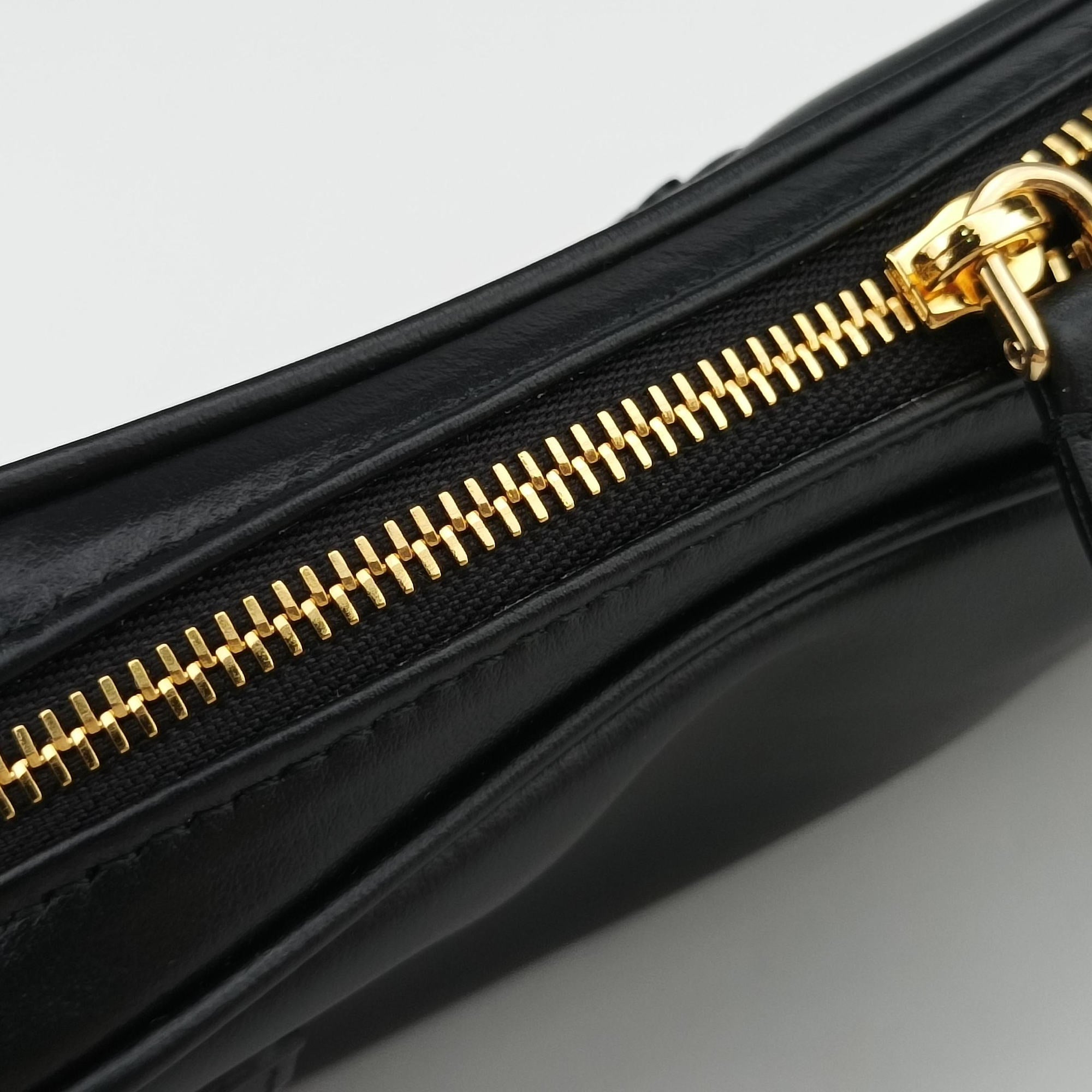 Pre-owned Miu Miu Logo belt Black leather  bum bag/waist bag | stylenewstar