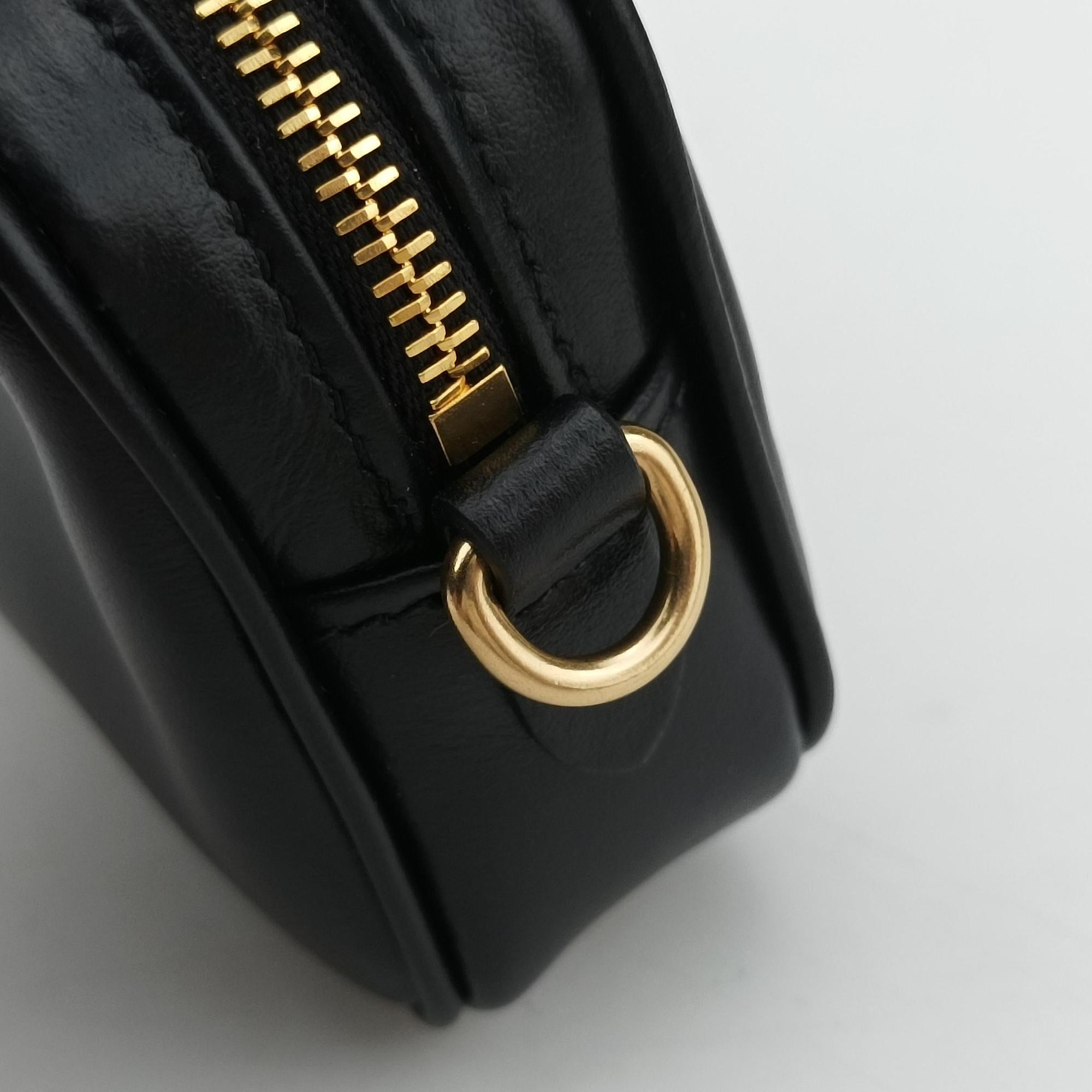 Pre-owned Miu Miu Logo belt Black leather  bum bag/waist bag | stylenewstar
