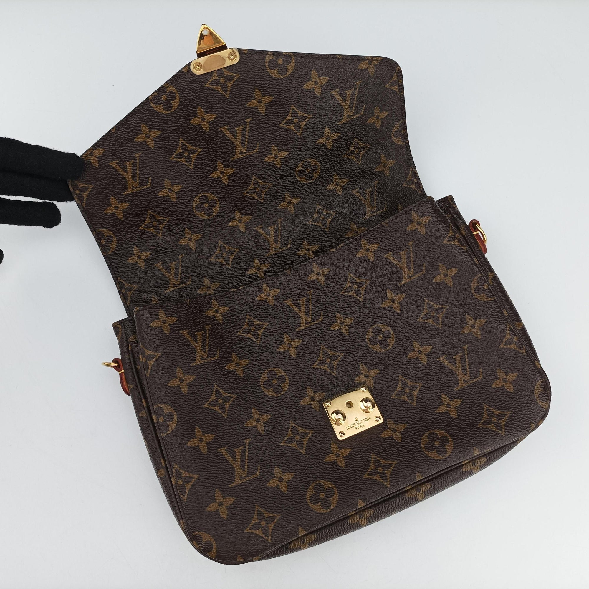 Secondhand Louis Vuitton Pochette Metis MM Brown Monogram Canvas M44875 shoulderbag | stylenewstar