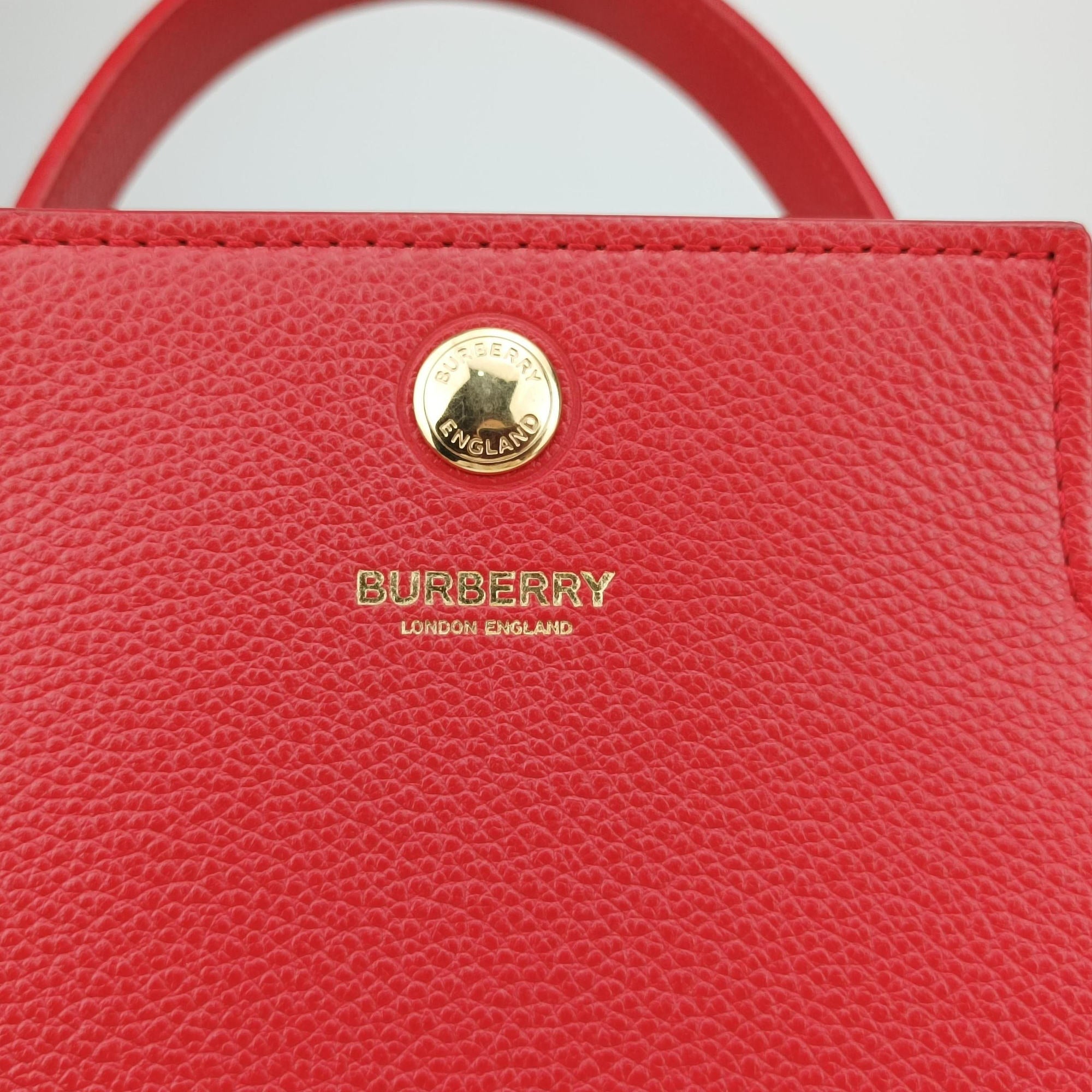 Pre-owned Burberry Title Red Leather  handbag | stylenewstar