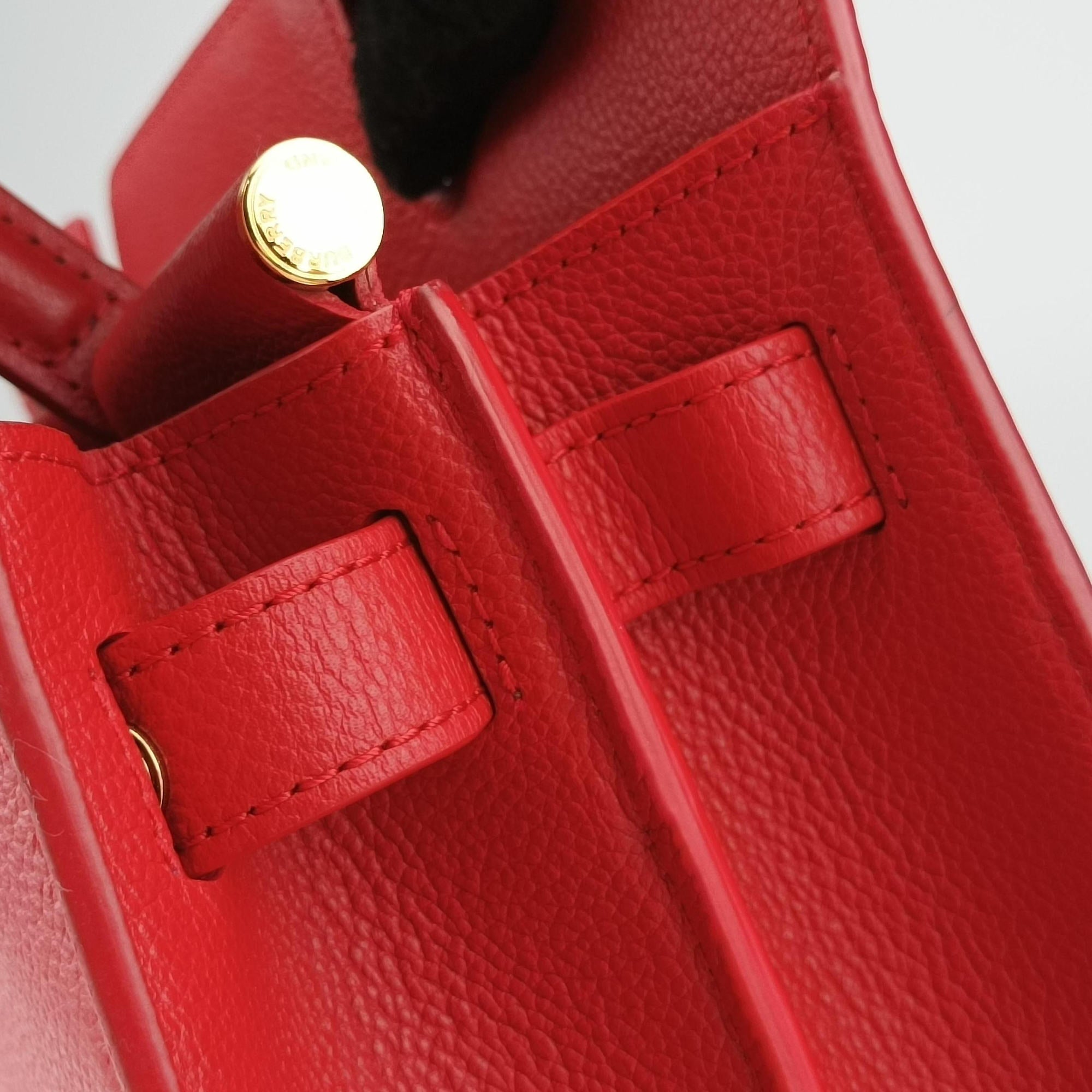 Pre-owned Burberry Title Red Leather  handbag | stylenewstar