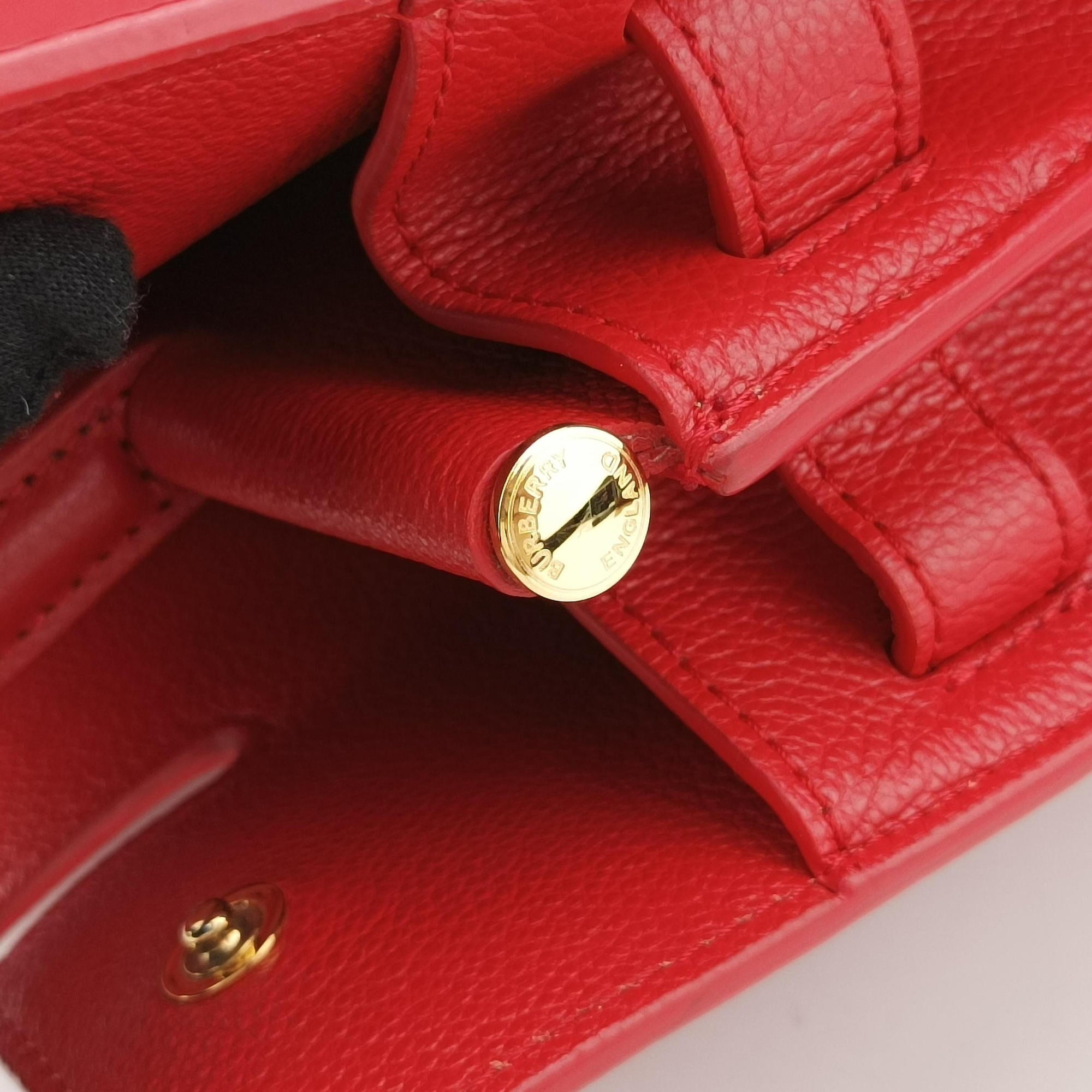Pre-owned Burberry Title Red Leather  handbag | stylenewstar