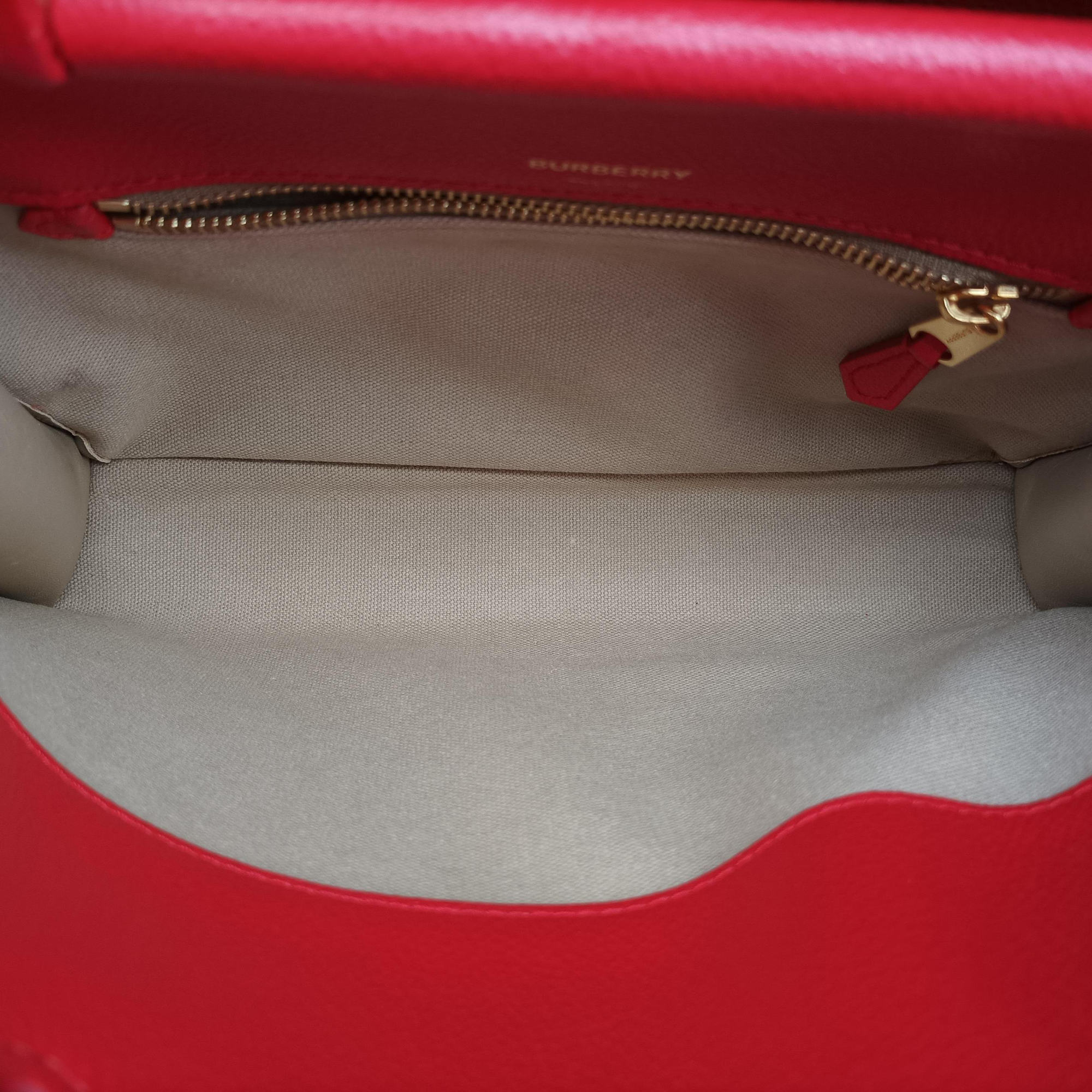 Pre-owned Burberry Title Red Leather  handbag | stylenewstar