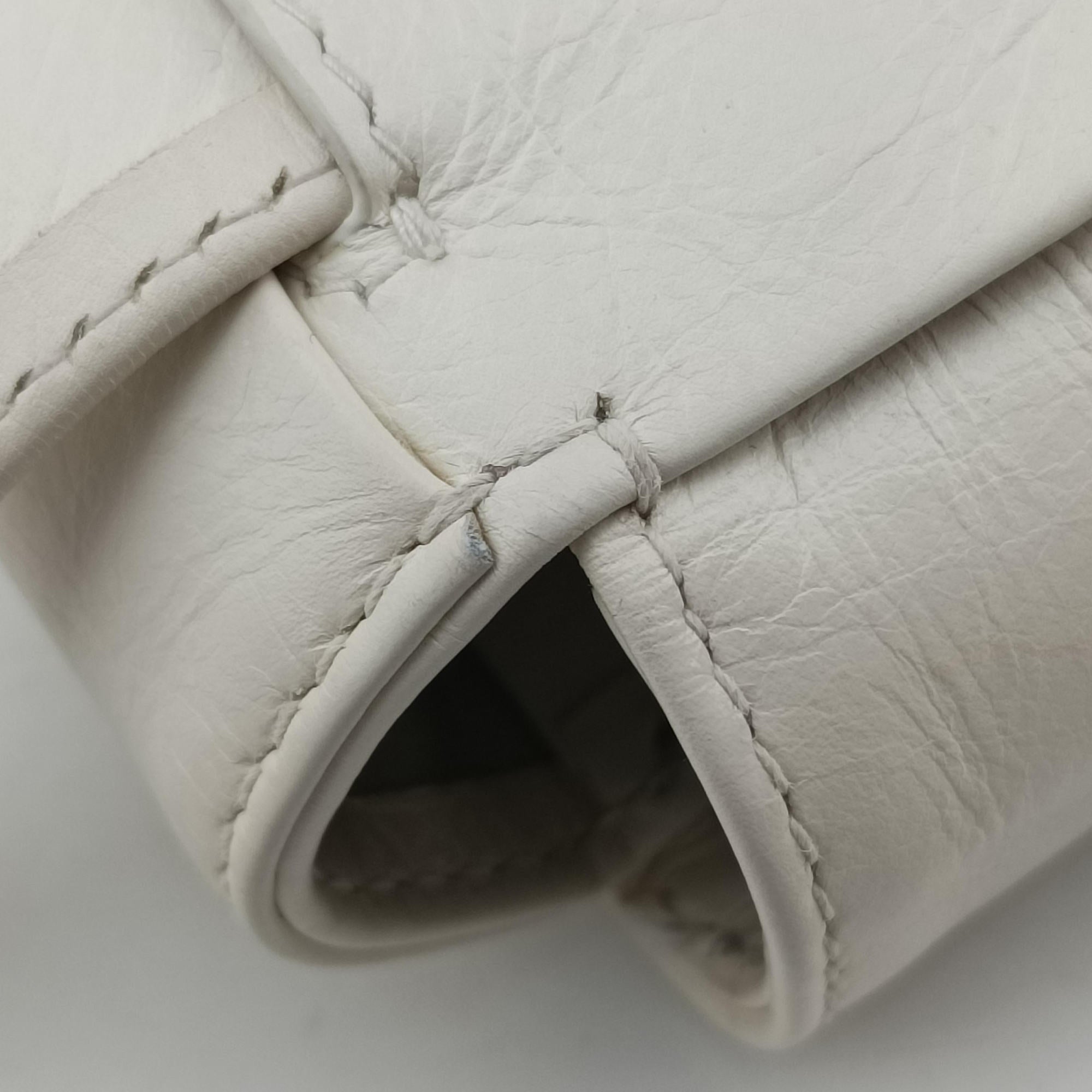 Pre-owned Bottega Veneta Padded CASSETTE White lambskin  shoulderbag | stylenewstar