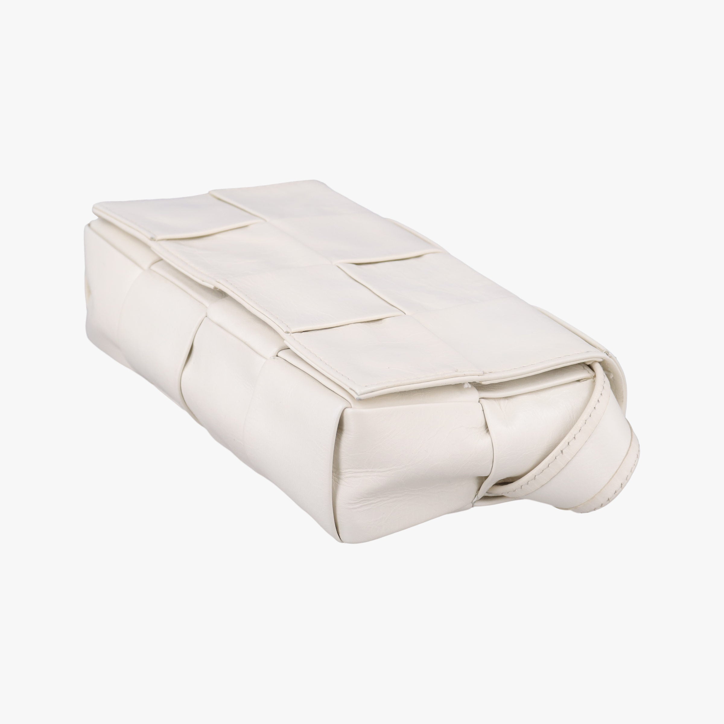Pre-owned Bottega Veneta Padded CASSETTE White lambskin  shoulderbag | stylenewstar