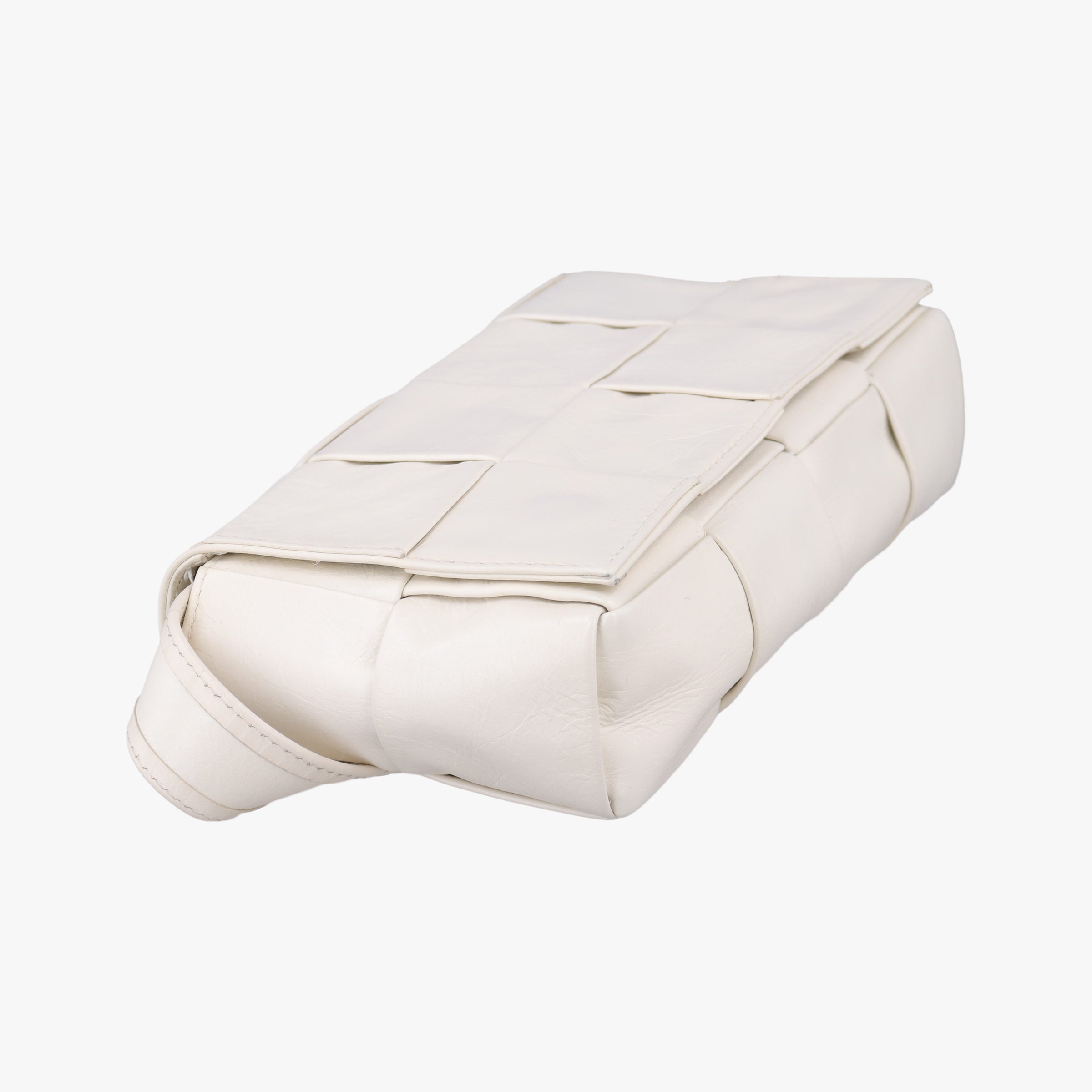 Pre-owned Bottega Veneta Padded CASSETTE White lambskin  shoulderbag | stylenewstar
