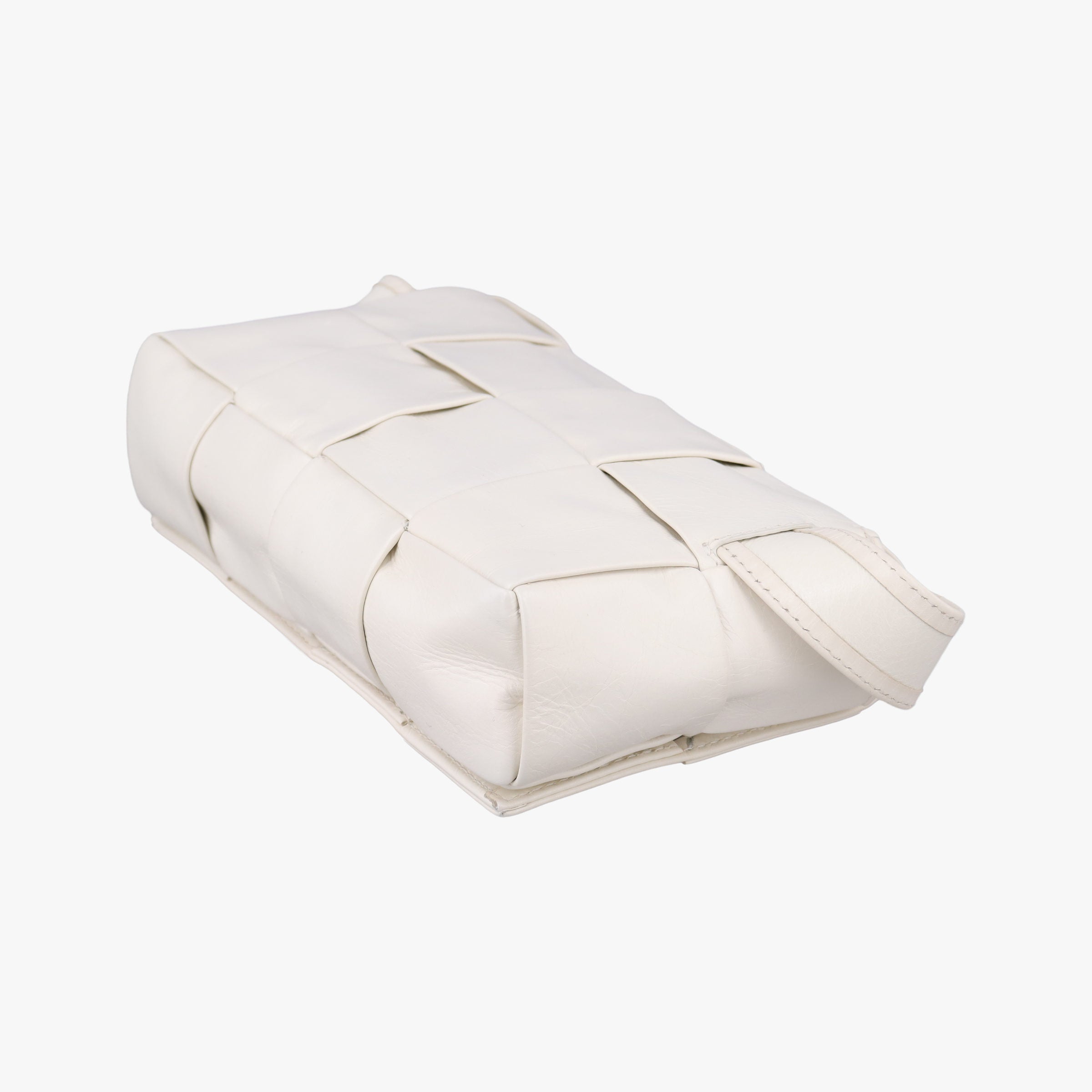 Pre-owned Bottega Veneta Padded CASSETTE White lambskin  shoulderbag | stylenewstar