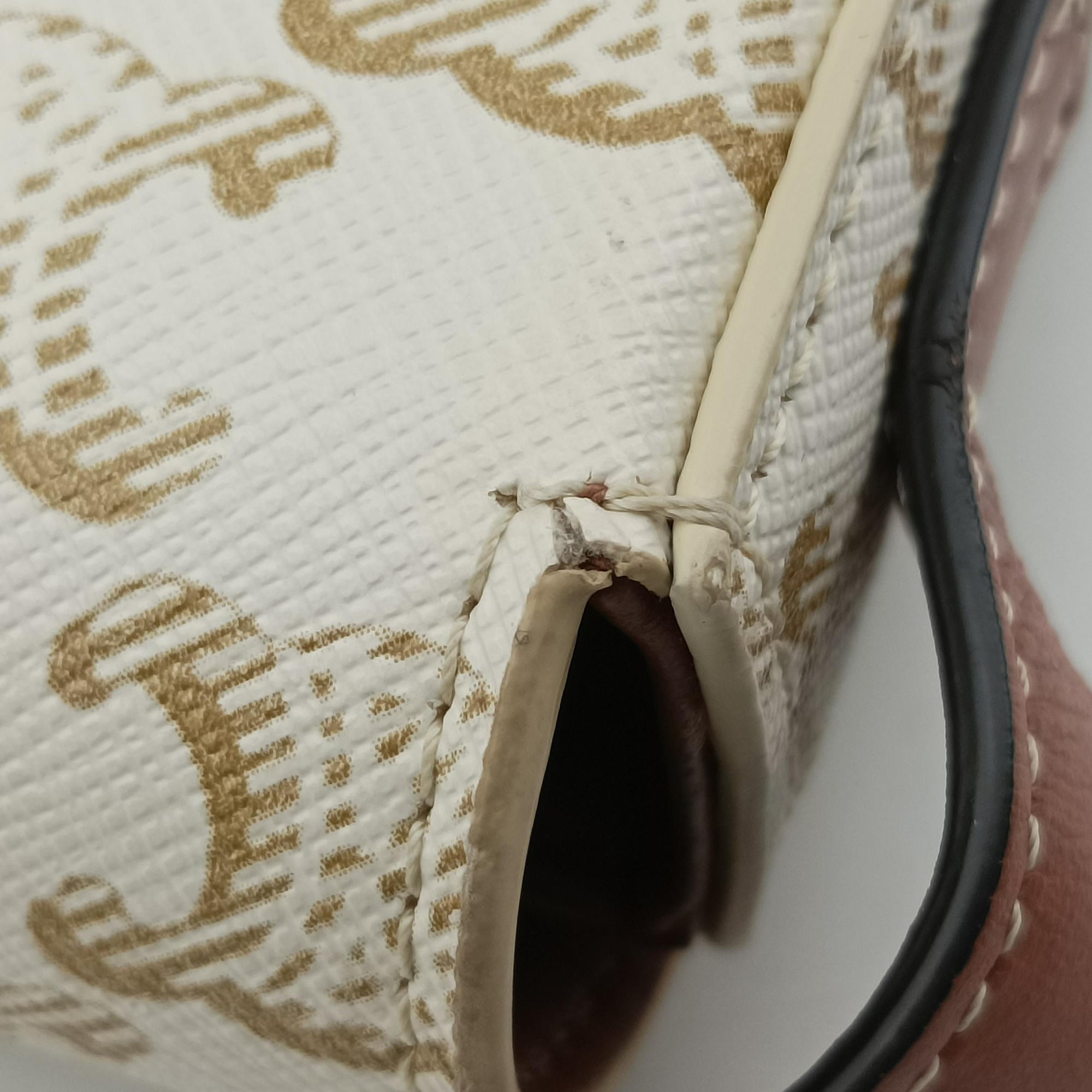 Pre-owned Celine Teen Triomphe White PVC coated canvas  shoulderbag | stylenewstar