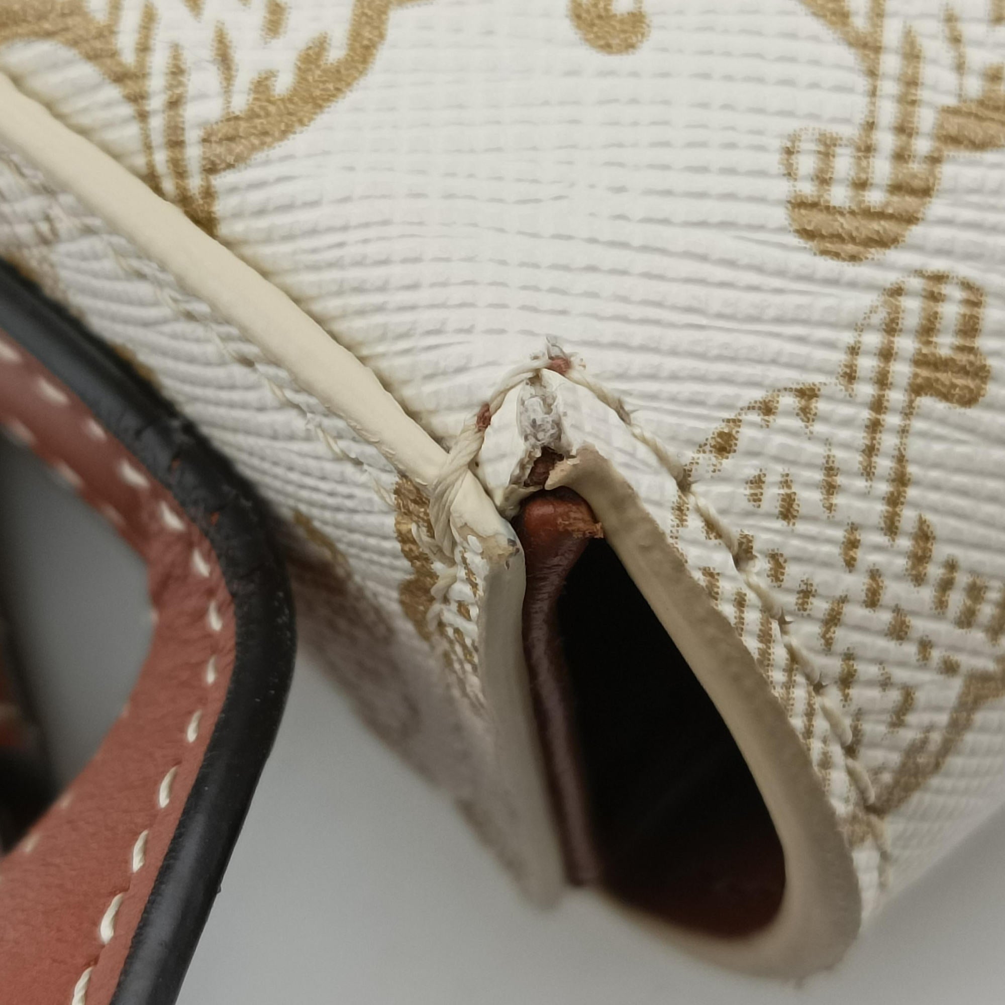 Pre-owned Celine Teen Triomphe White PVC coated canvas  shoulderbag | stylenewstar