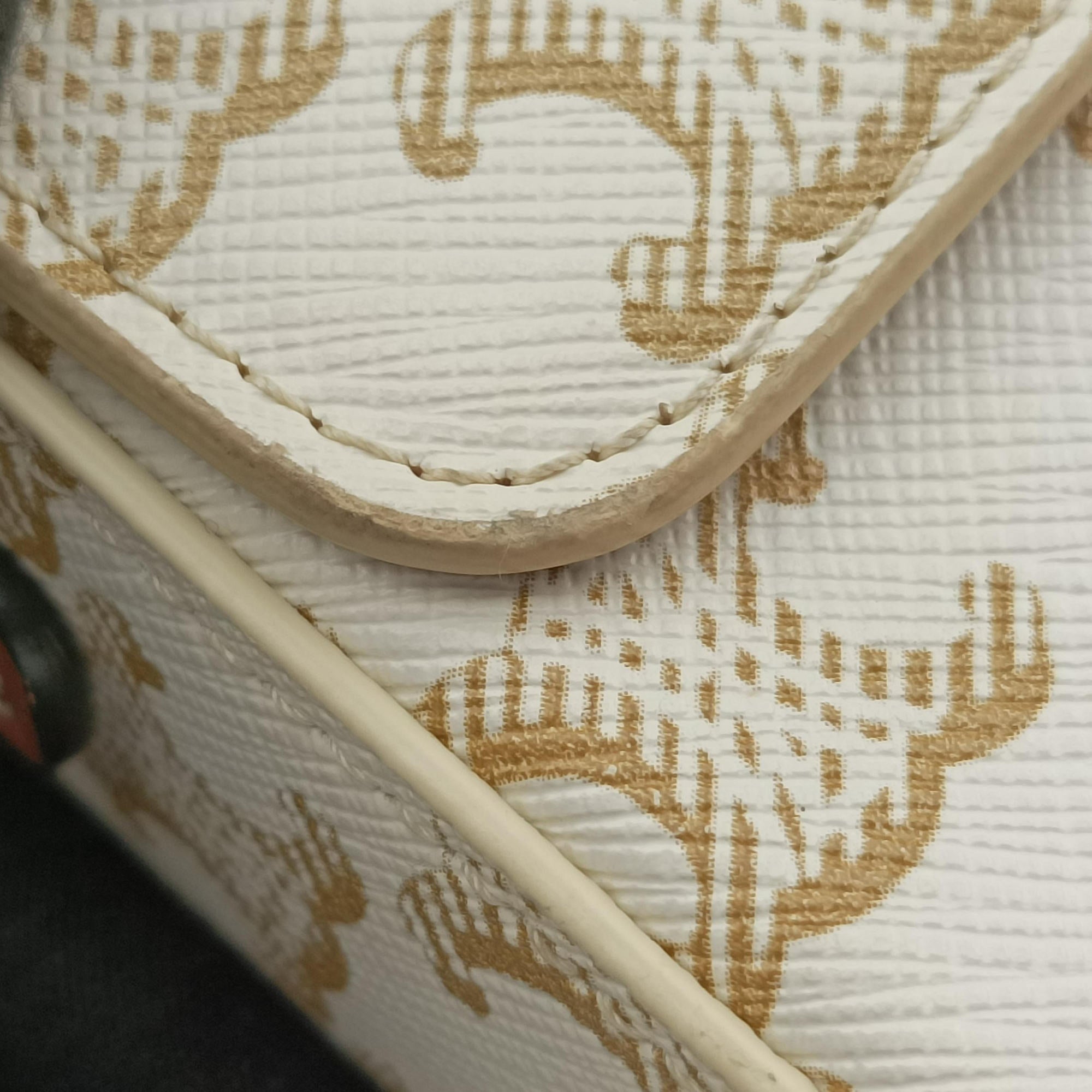 Pre-owned Celine Teen Triomphe White PVC coated canvas  shoulderbag | stylenewstar