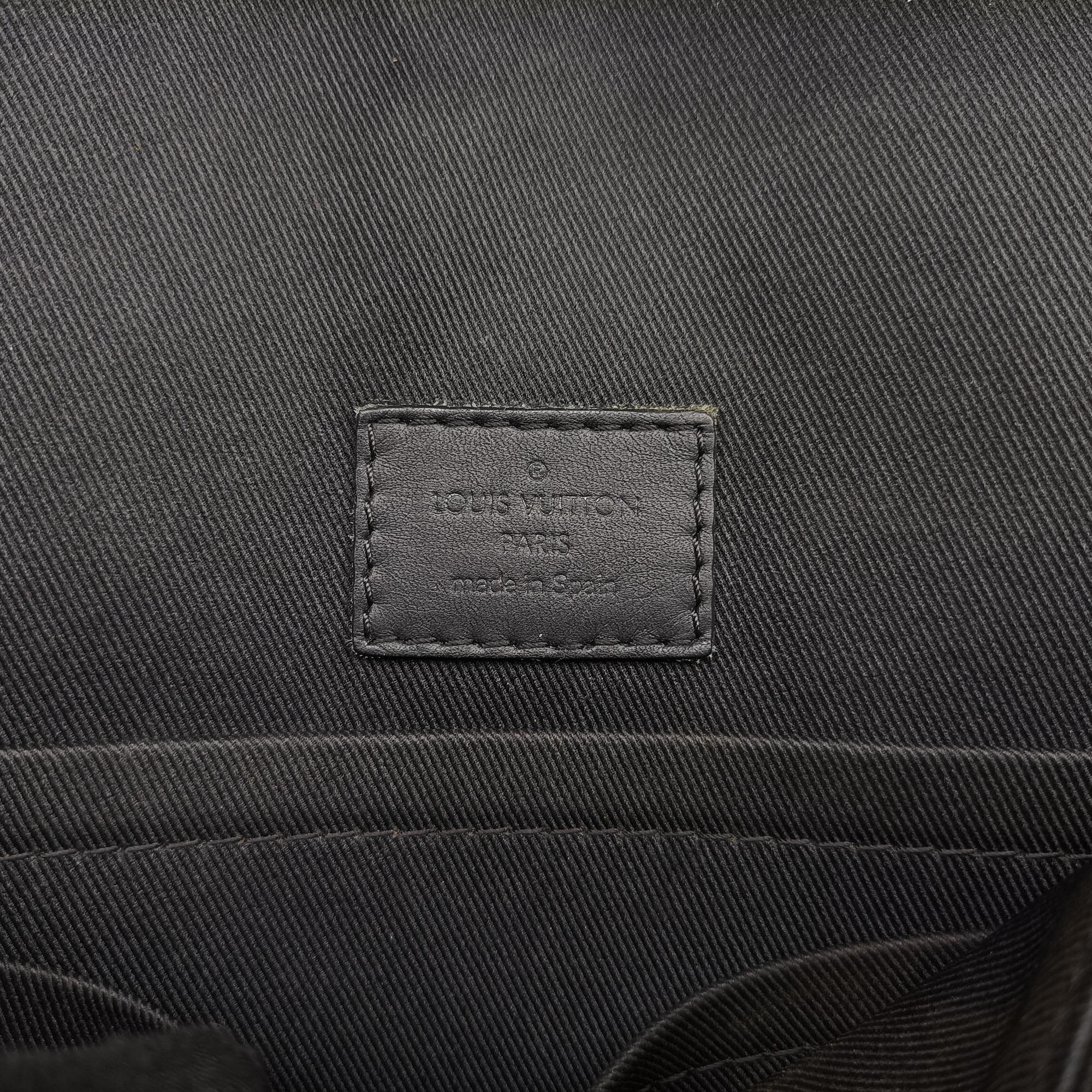 Vintage Louis Vuitton District PM Noir Damier Infini Leather N41033 shoulderbag | stylenewstar