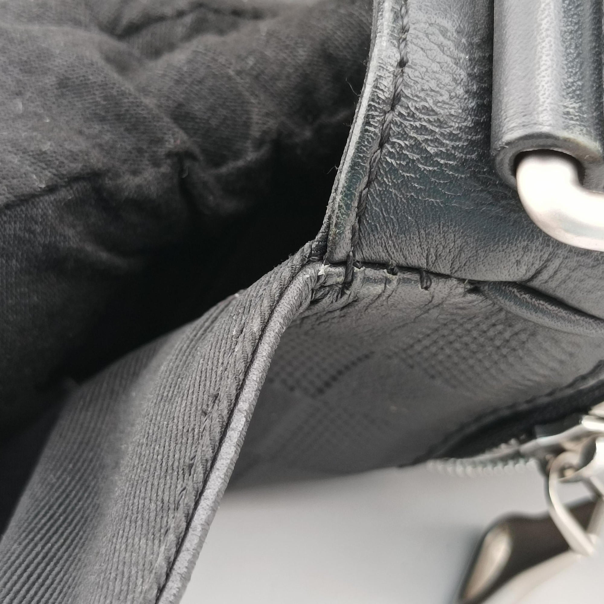 Vintage Louis Vuitton District PM Noir Damier Infini Leather N41033 shoulderbag | stylenewstar