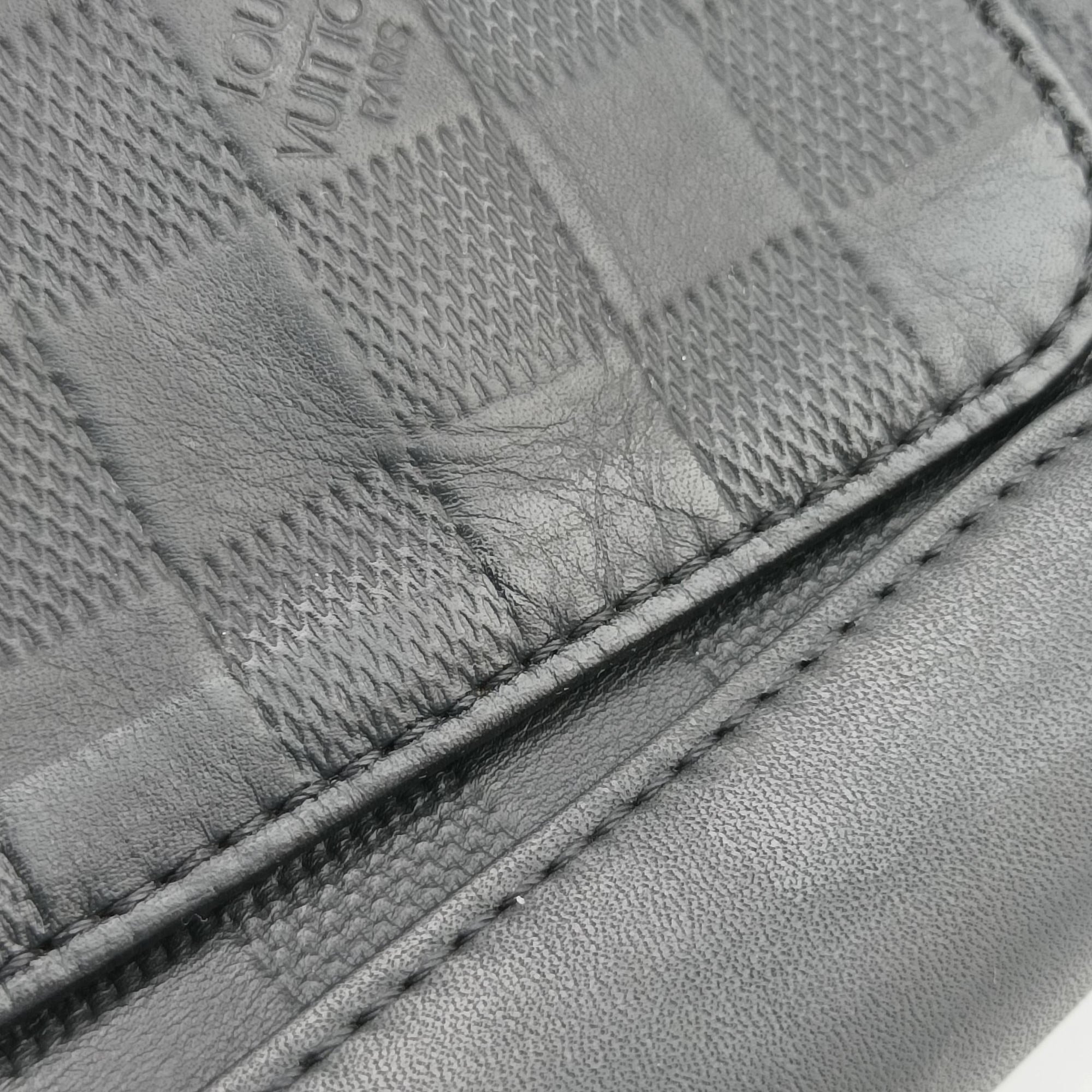 Vintage Louis Vuitton District PM Noir Damier Infini Leather N41033 shoulderbag | stylenewstar