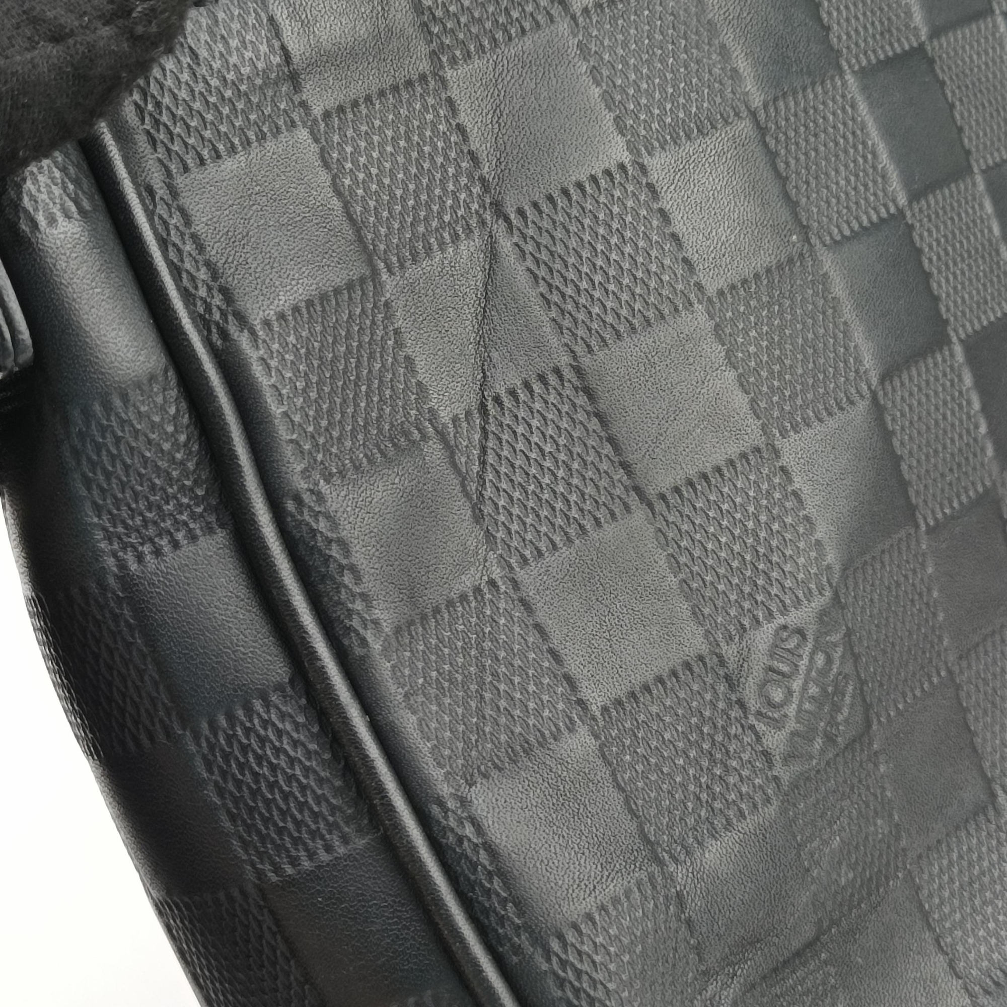 Vintage Louis Vuitton District PM Noir Damier Infini Leather N41033 shoulderbag | stylenewstar