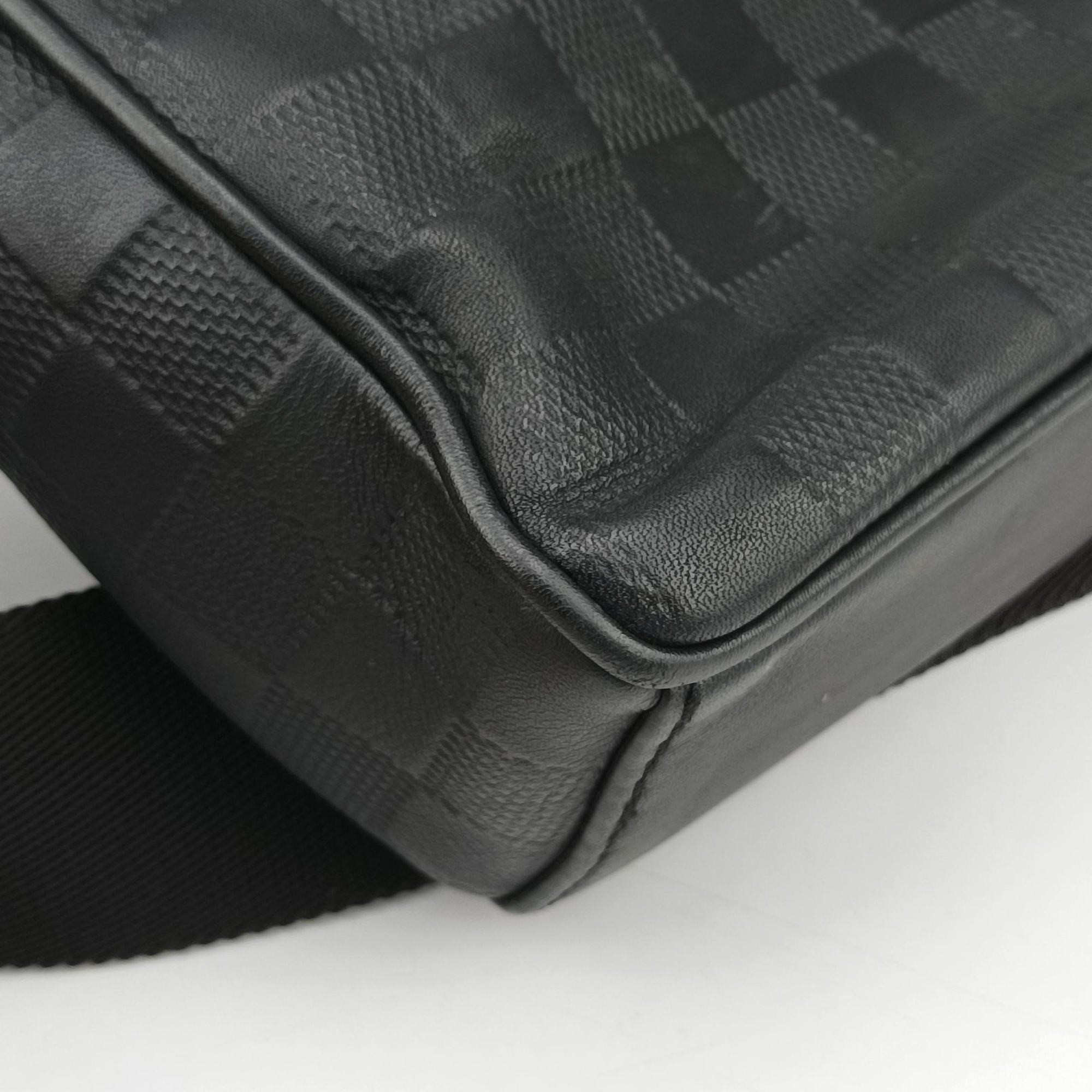 Vintage Louis Vuitton District PM Noir Damier Infini Leather N41033 shoulderbag | stylenewstar