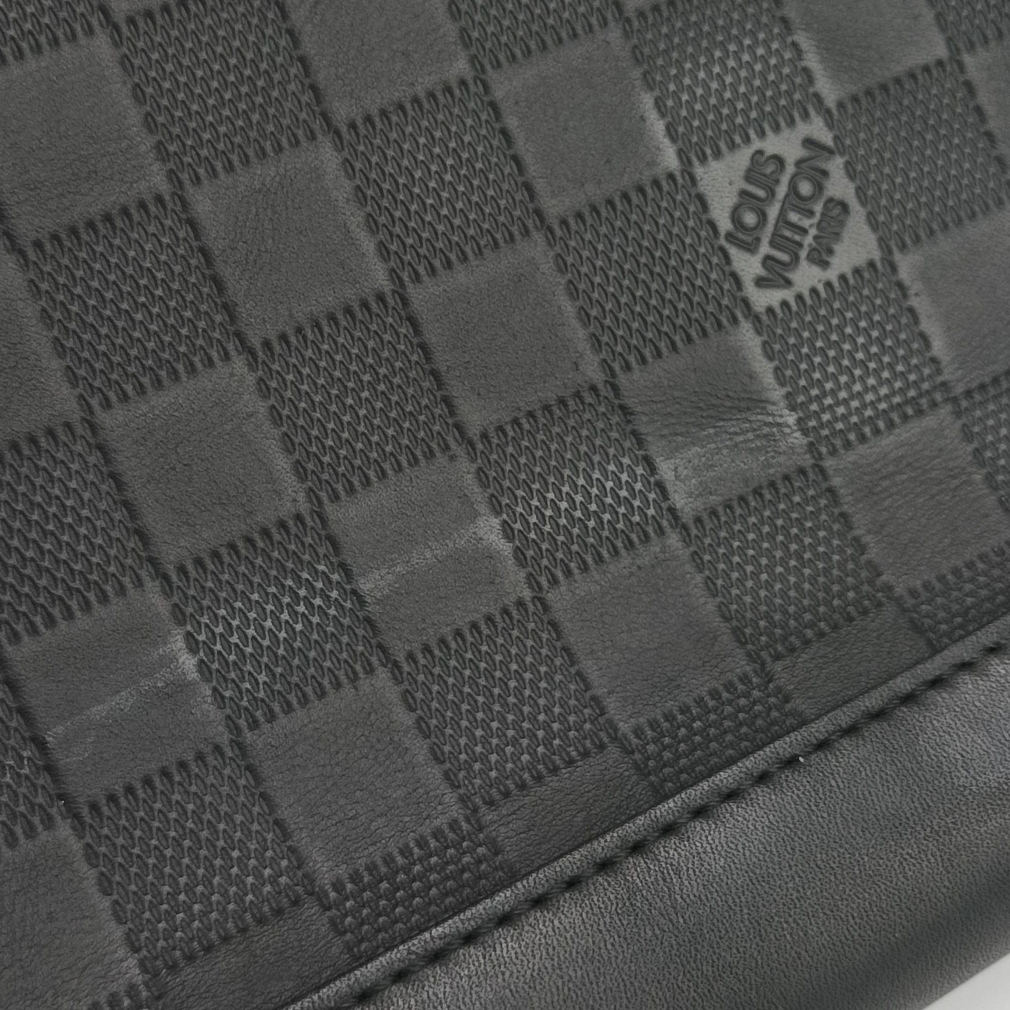 Vintage Louis Vuitton District PM Noir Damier Infini Leather N41033 shoulderbag | stylenewstar