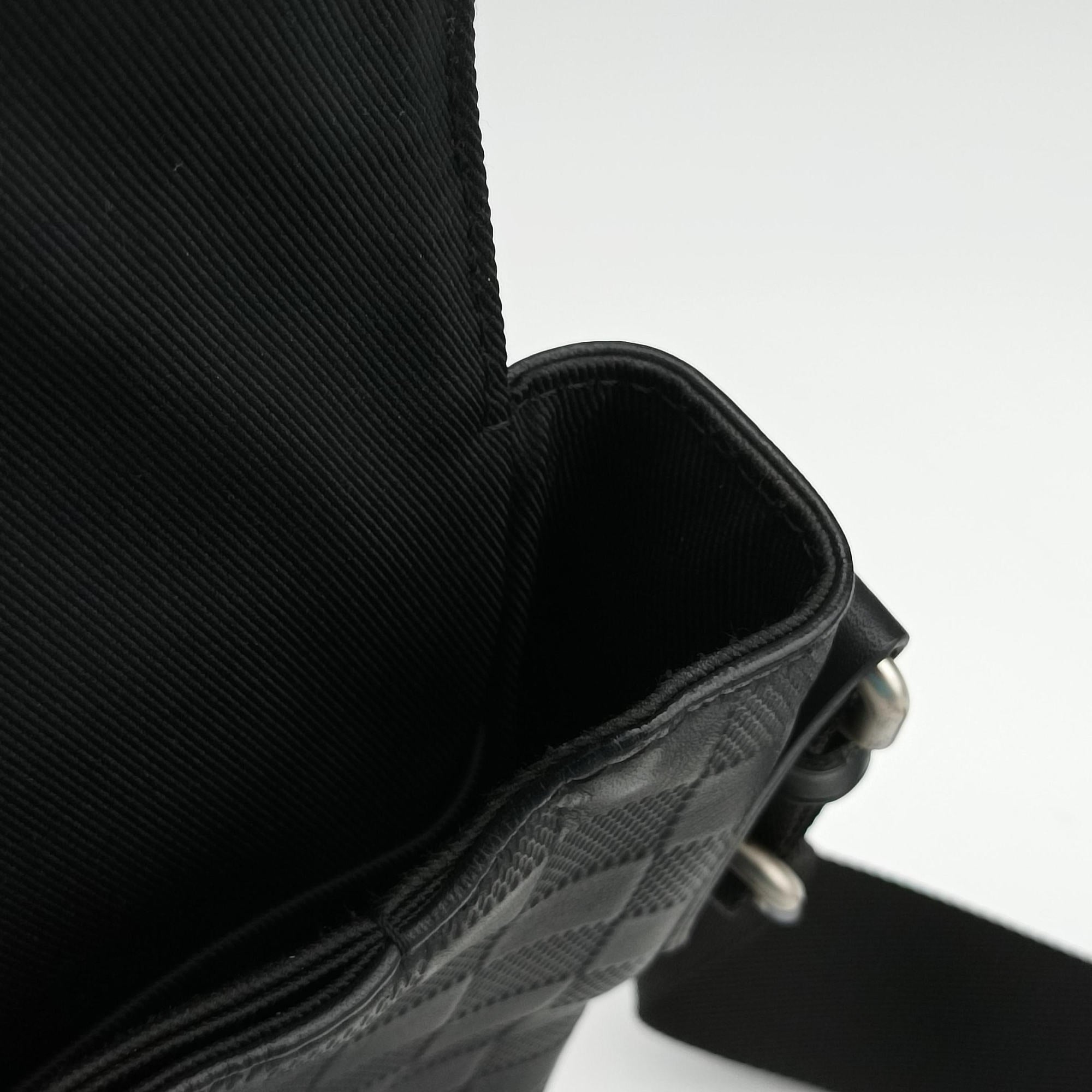 Vintage Louis Vuitton District PM Noir Damier Infini Leather N41033 shoulderbag | stylenewstar