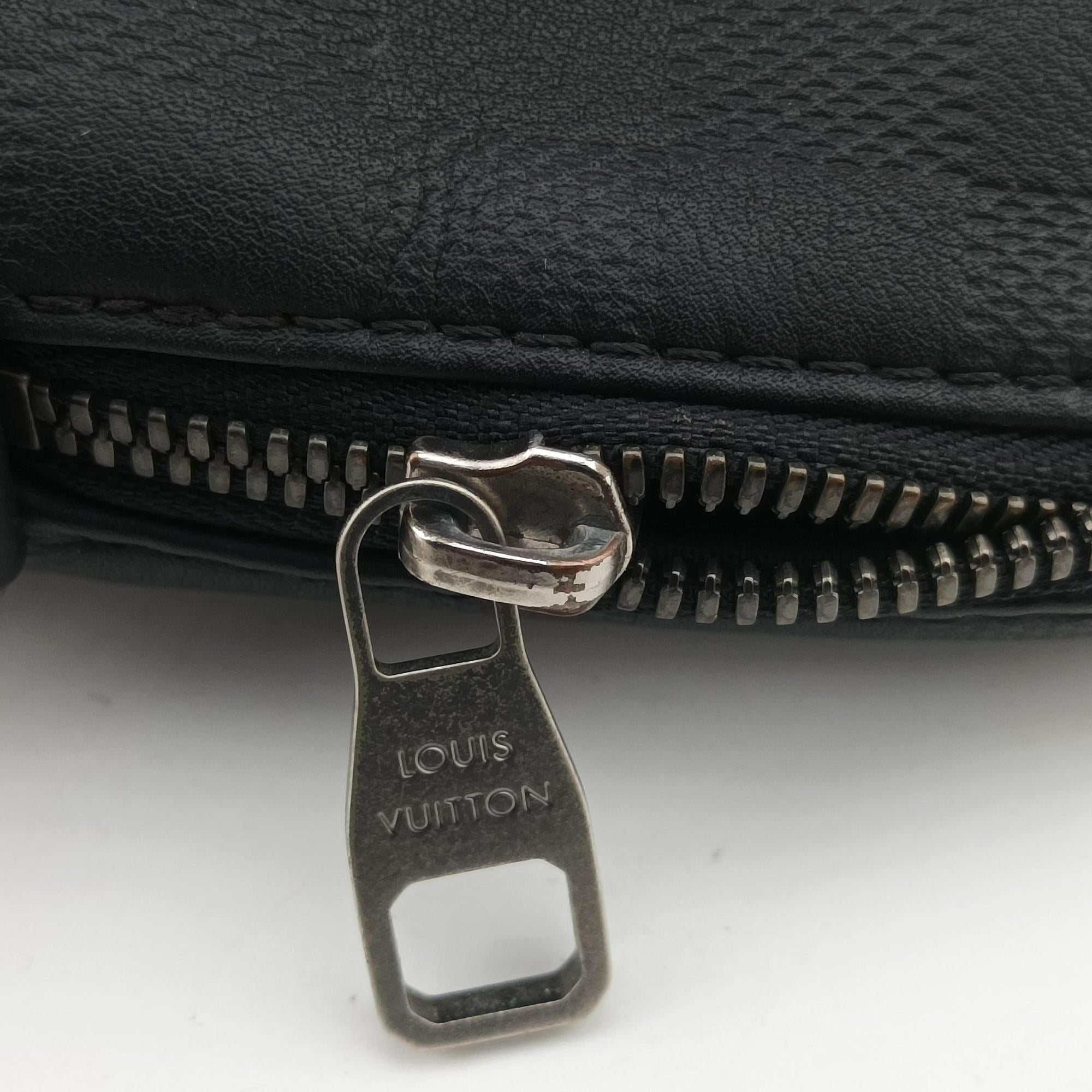 Pre-owned Louis Vuitton Porte Documents Jour Noir Damier Graphite N48224 handbag | stylenewstar