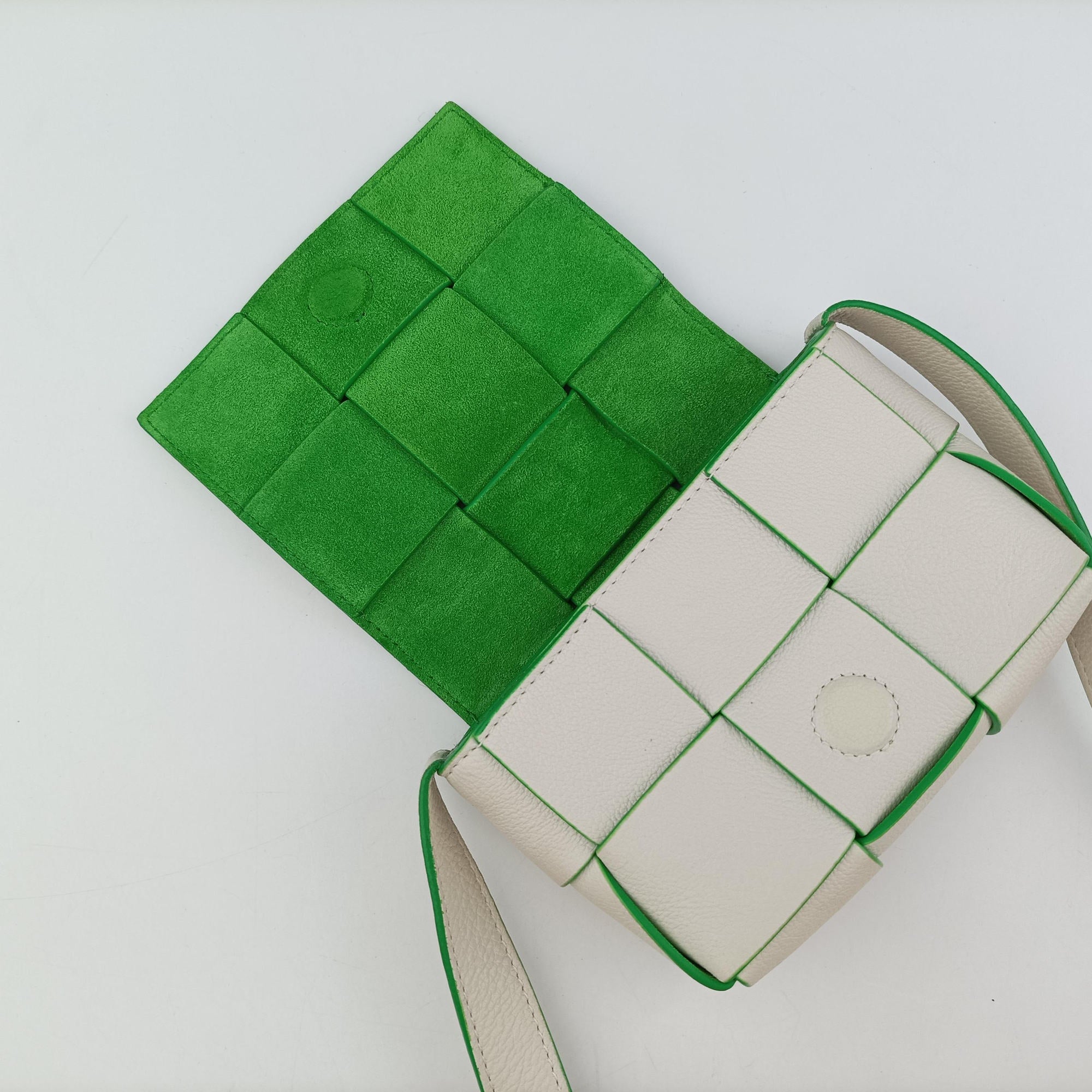 Pre-owned Bottega Veneta candy cassette White×green Leather  shoulderbag | stylenewstar