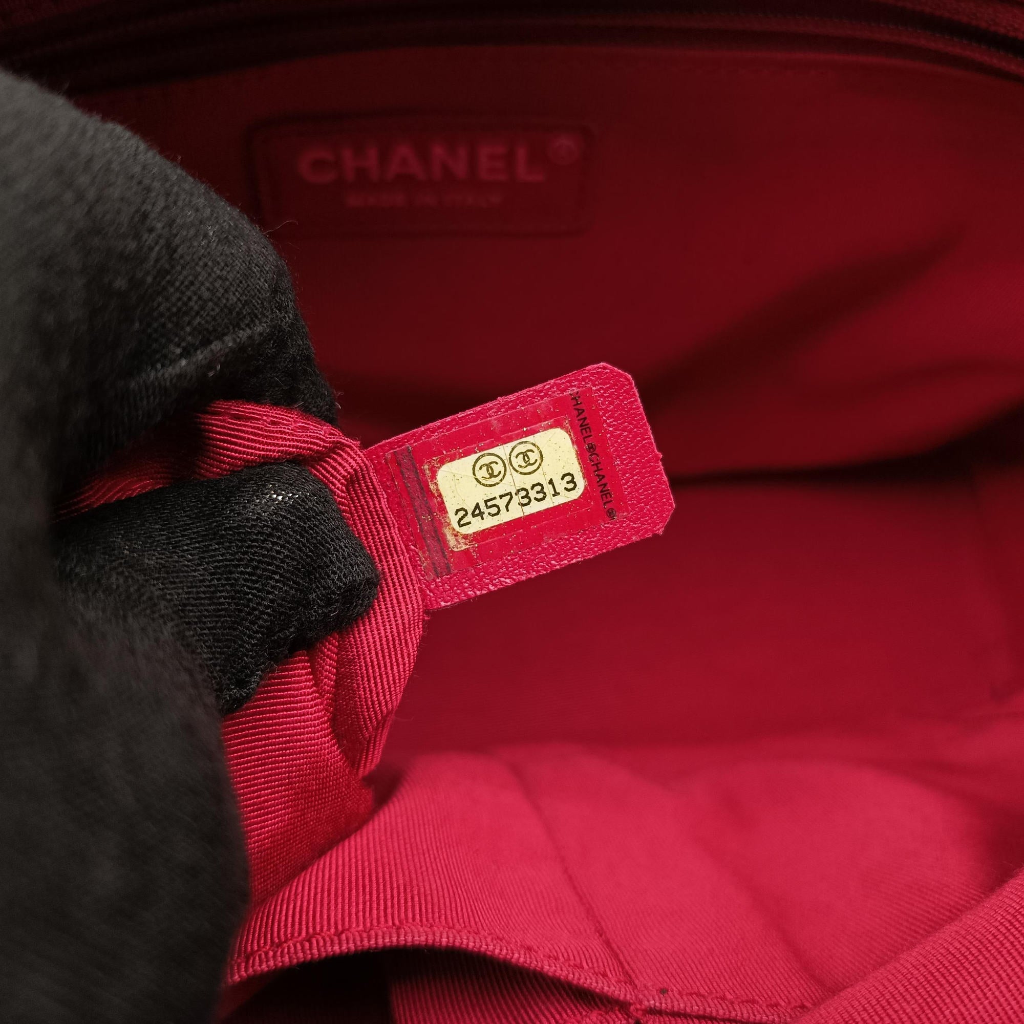 Pre-owned Chanel GABRIELLE Black×white lambskin A93824 shoulderbag | stylenewstar