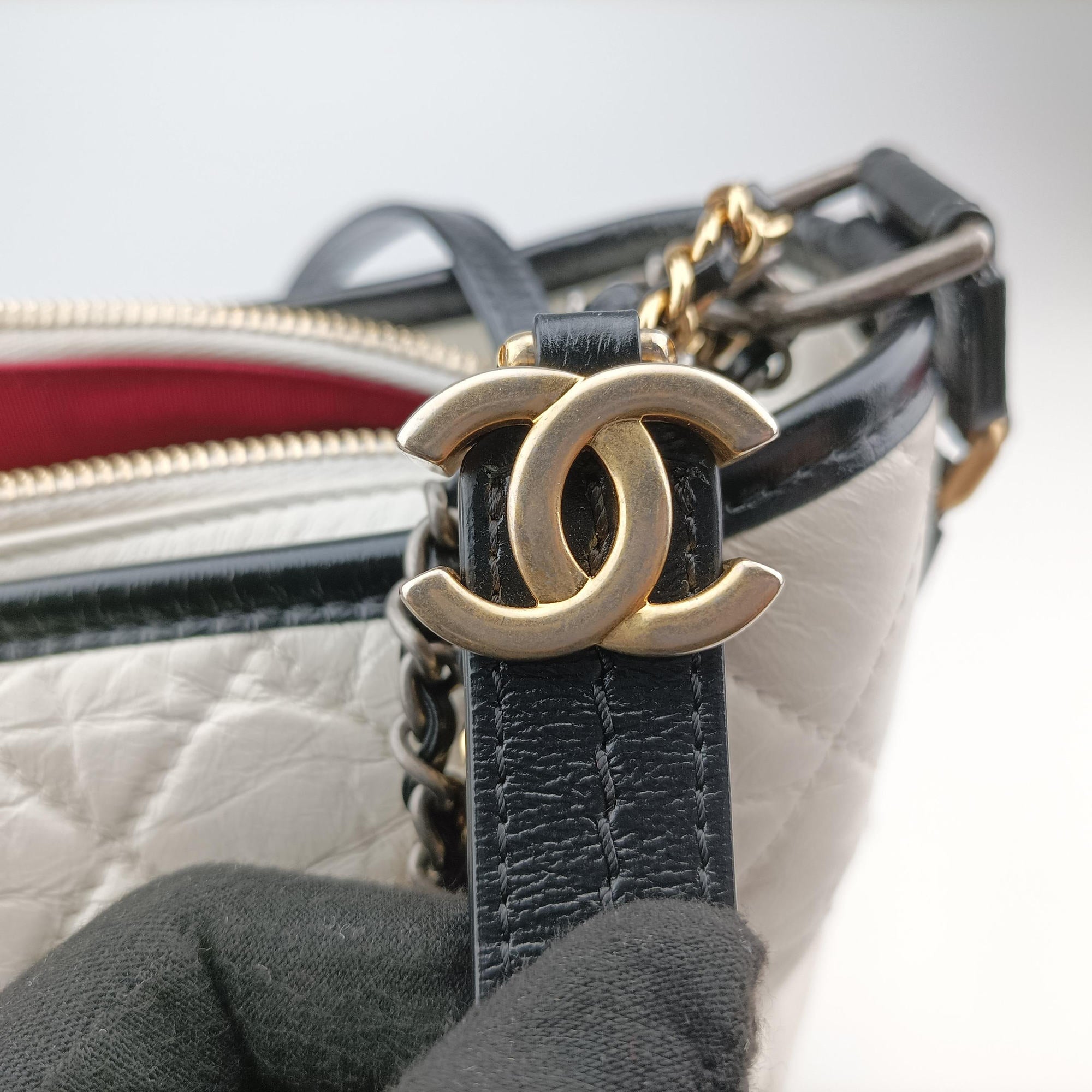 Pre-owned Chanel GABRIELLE Black×white lambskin A93824 shoulderbag | stylenewstar