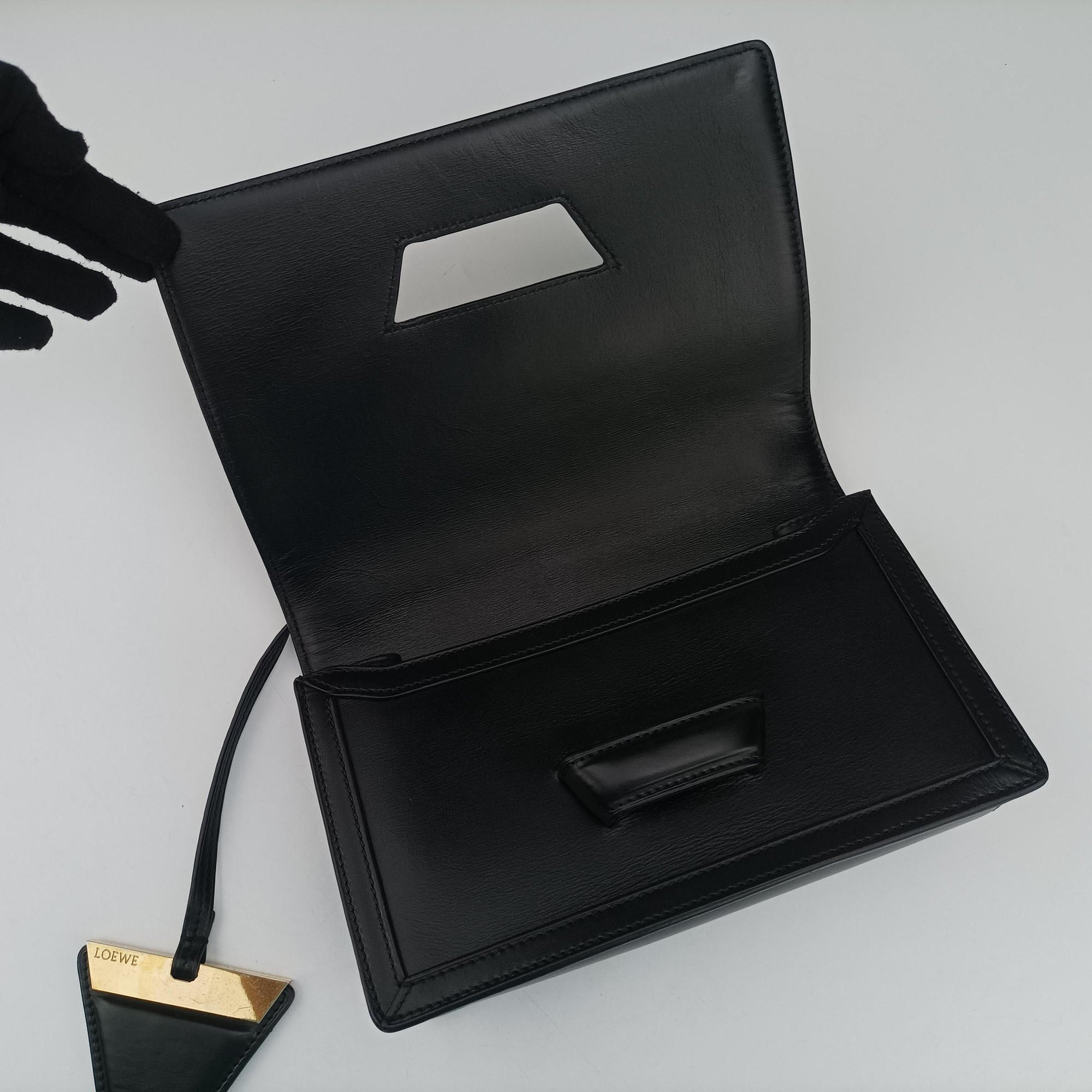 Pre-owned Loewe Barcelona Black Leather  shoulderbag | stylenewstar