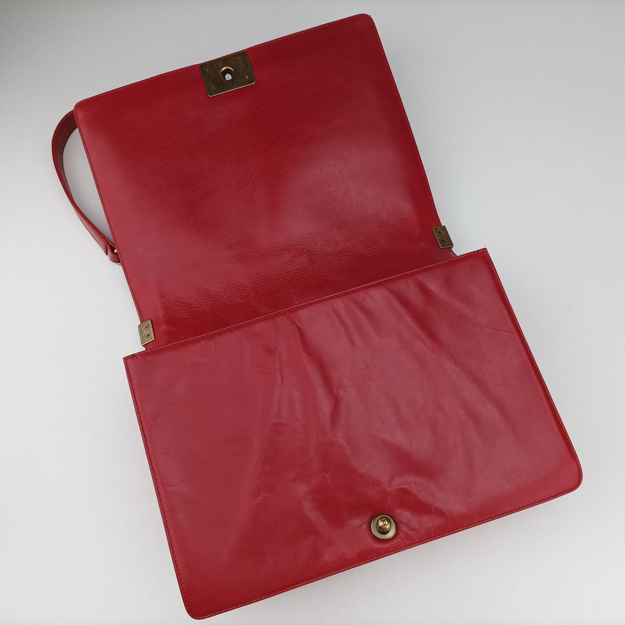 Pre-owned Chanel BOY CHANEL Red lambskin A67087 shoulderbag | stylenewstar