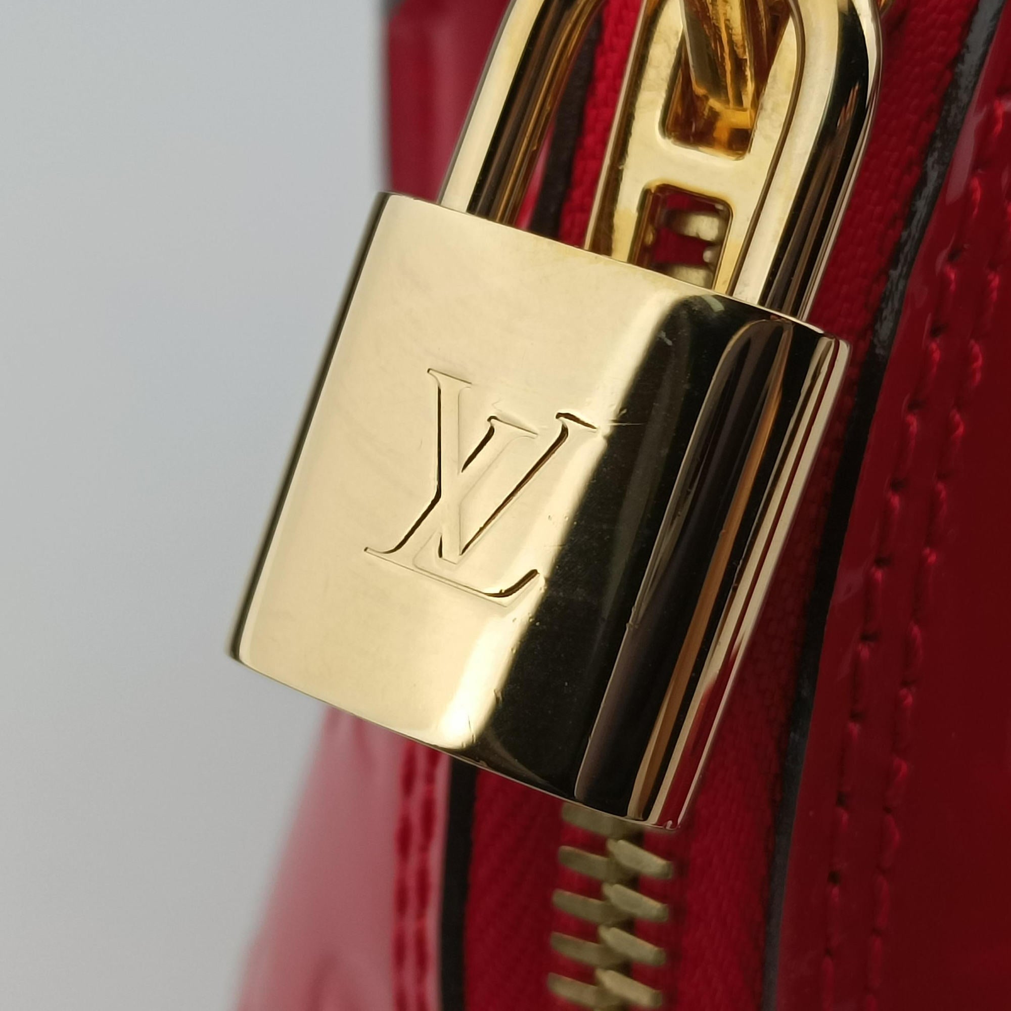 Vintage Louis Vuitton Alma BB CERISE Vernis M90174 shoulderbag | stylenewstar