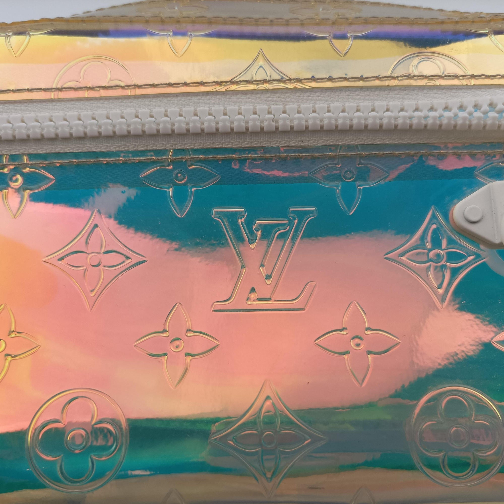 Pre-owned Louis Vuitton Pochette Volga prism pvc vinyl M55261 clutchbag | stylenewstar