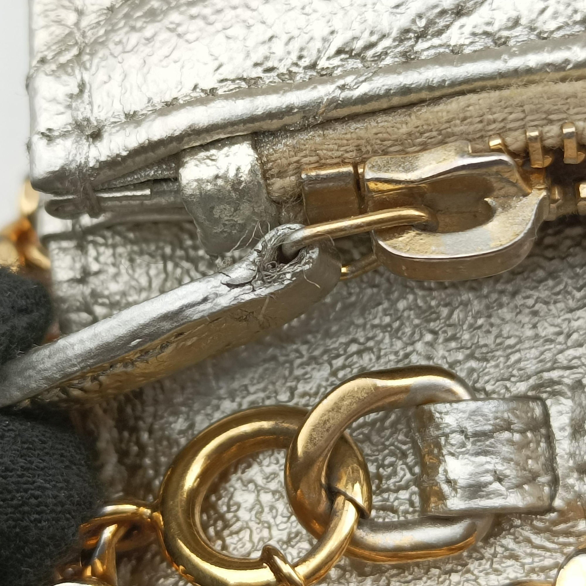 Secondhand Yves Saint Laurent MONOGRAM Golden Leather 393953 shoulderbag | stylenewstar