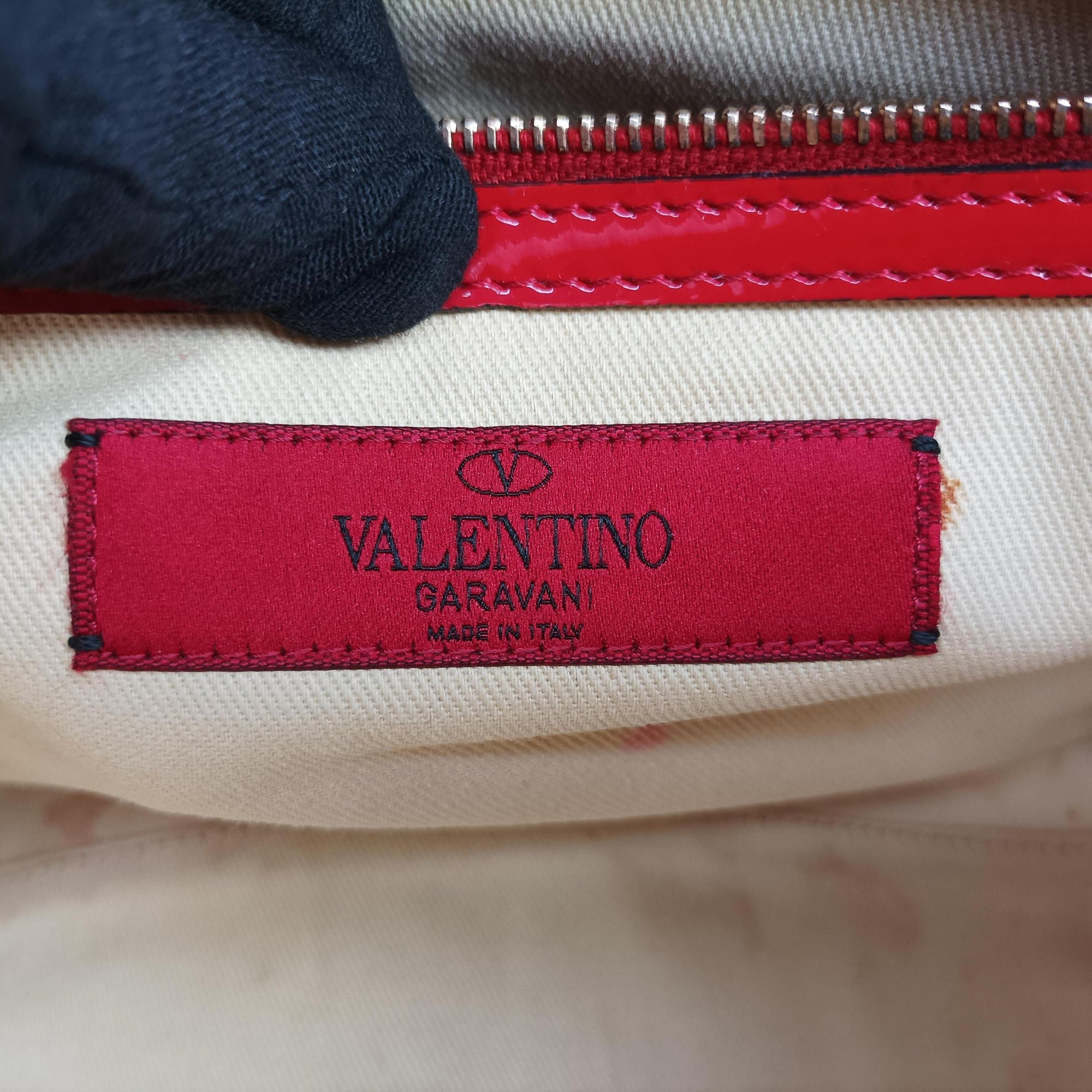 Pre-owned Valentino Rockstud Red Patent Leather  shoulderbag | stylenewstar