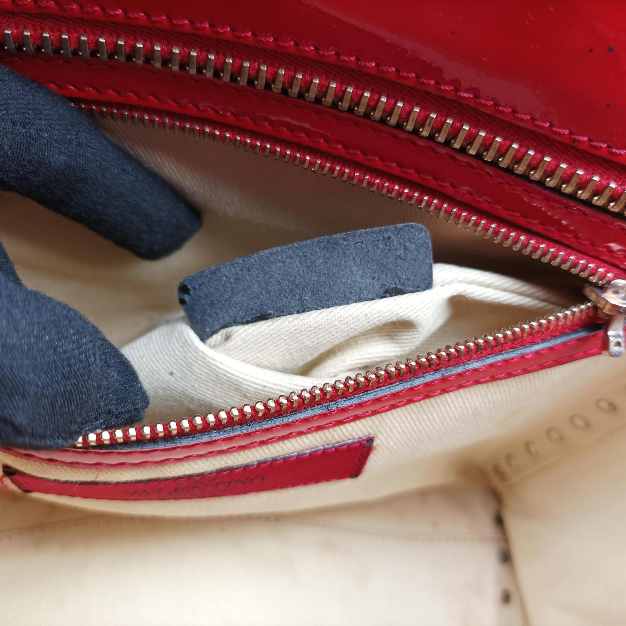 Pre-owned Valentino Rockstud Red Patent Leather  shoulderbag | stylenewstar