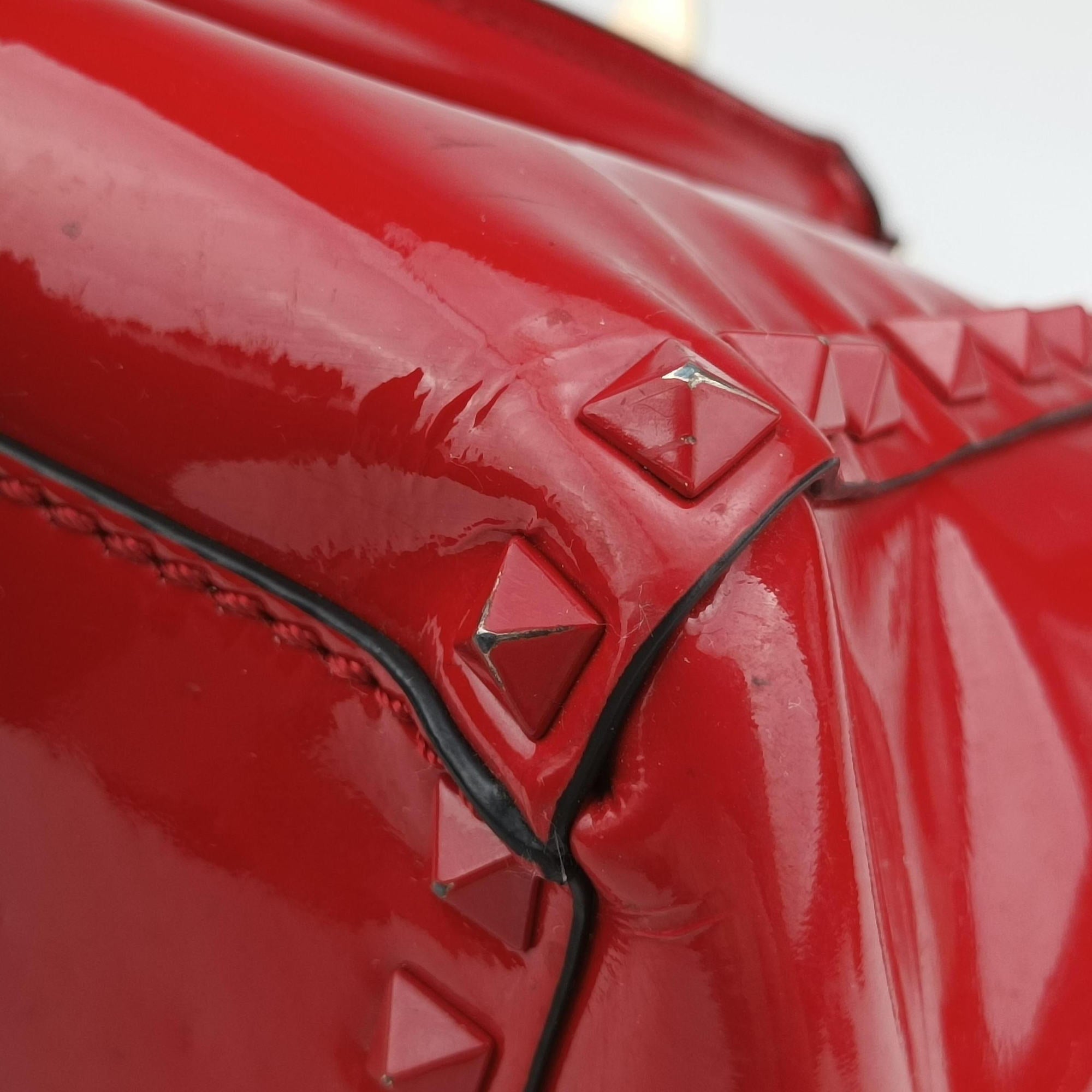 Pre-owned Valentino Rockstud Red Patent Leather  shoulderbag | stylenewstar