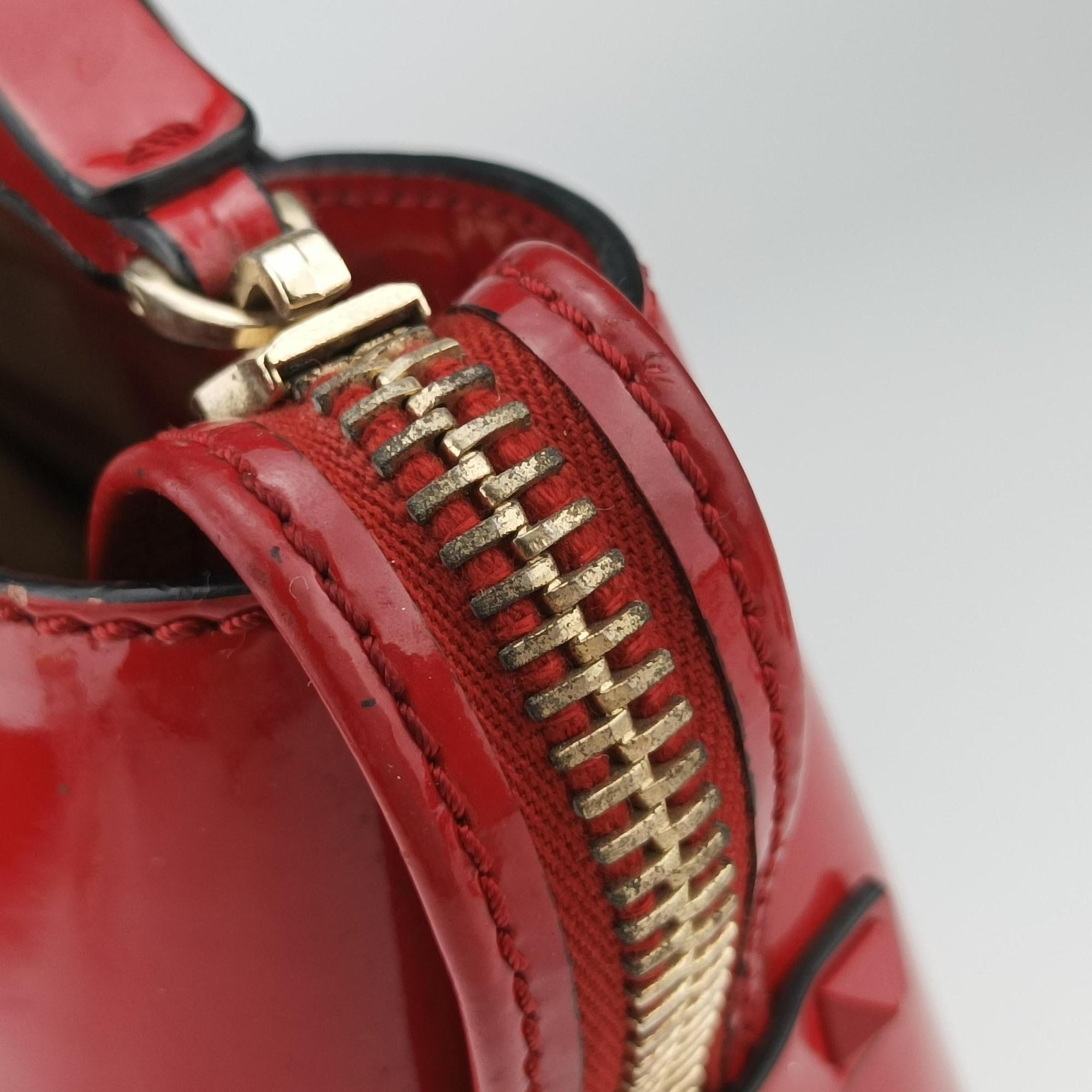 Pre-owned Valentino Rockstud Red Patent Leather  shoulderbag | stylenewstar