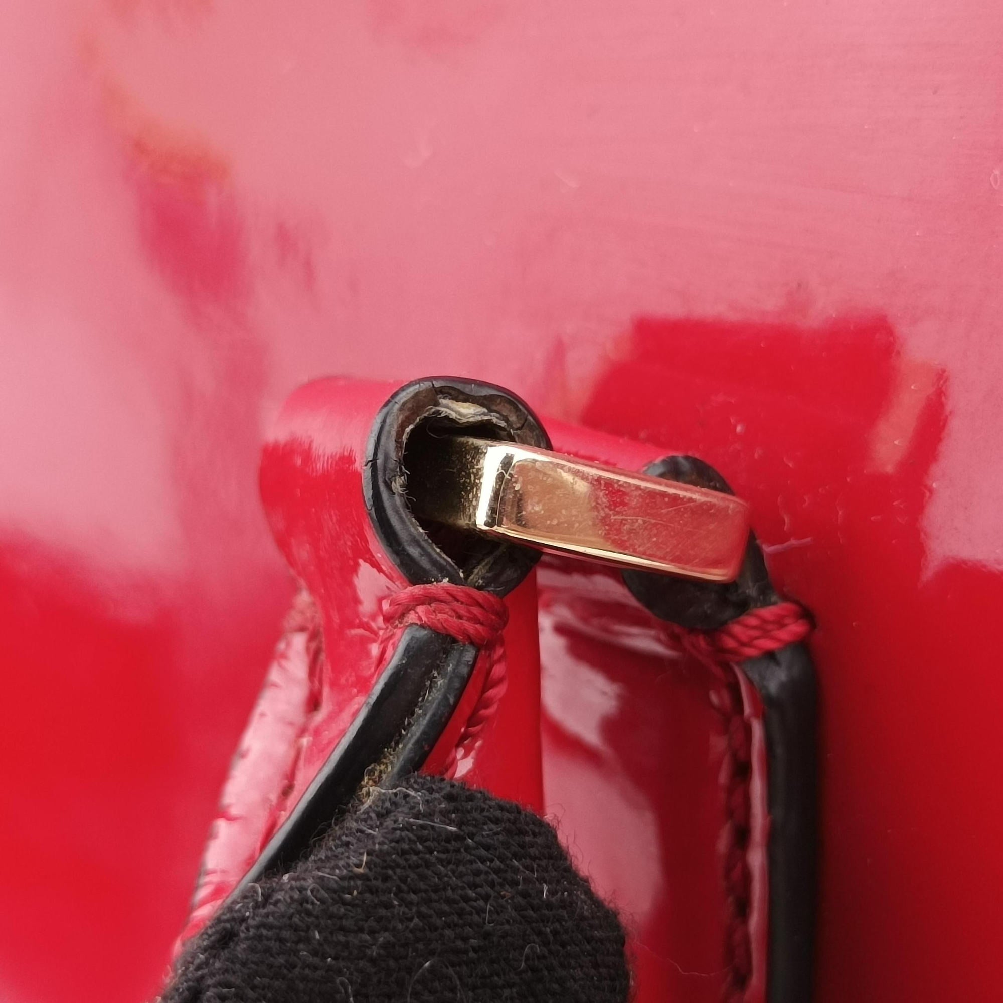 Pre-owned Valentino Rockstud Red Patent Leather  shoulderbag | stylenewstar