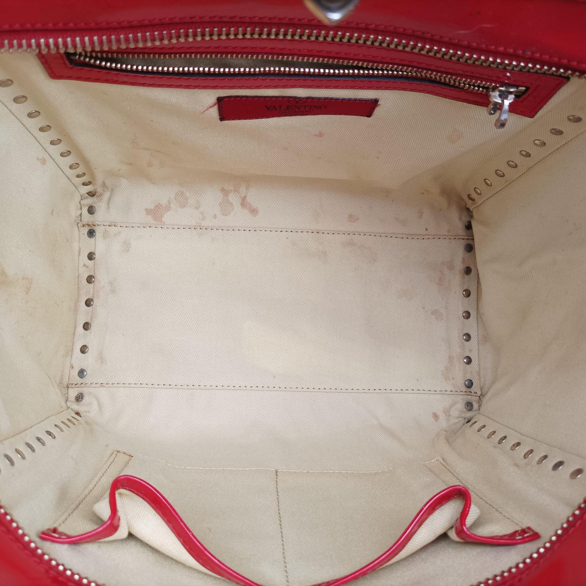 Pre-owned Valentino Rockstud Red Patent Leather  shoulderbag | stylenewstar