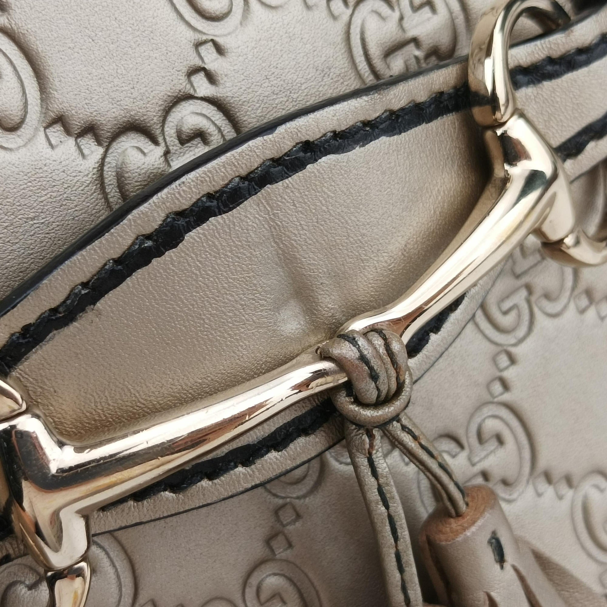 Pre-owned Gucci Emily Golden Leather 295402 shoulderbag | stylenewstar