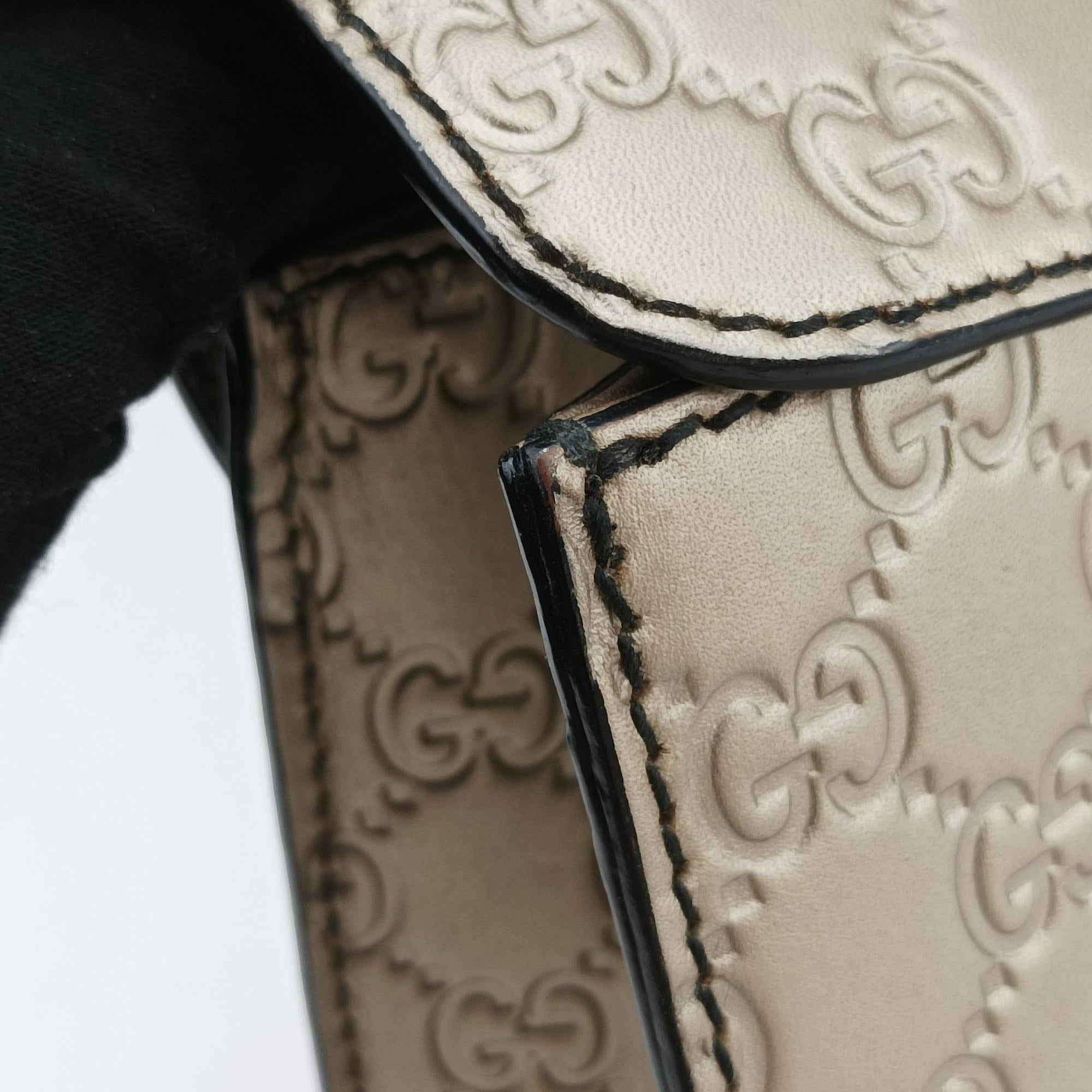 Pre-owned Gucci Emily Golden Leather 295402 shoulderbag | stylenewstar