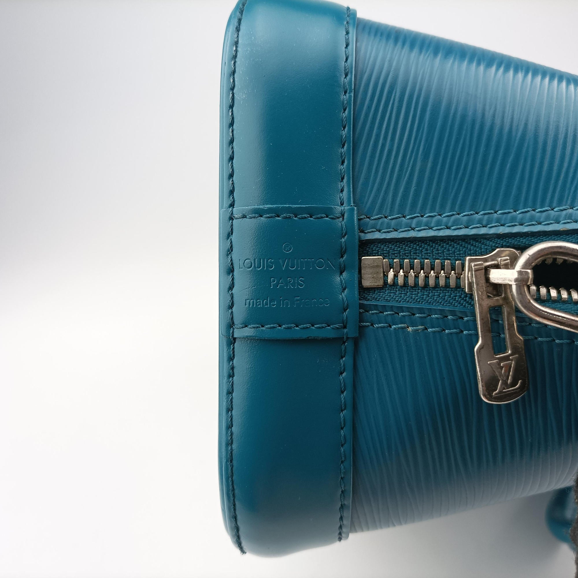 Pre-owned Louis Vuitton Alma PM CYAN Epi M40624 handbag | stylenewstar