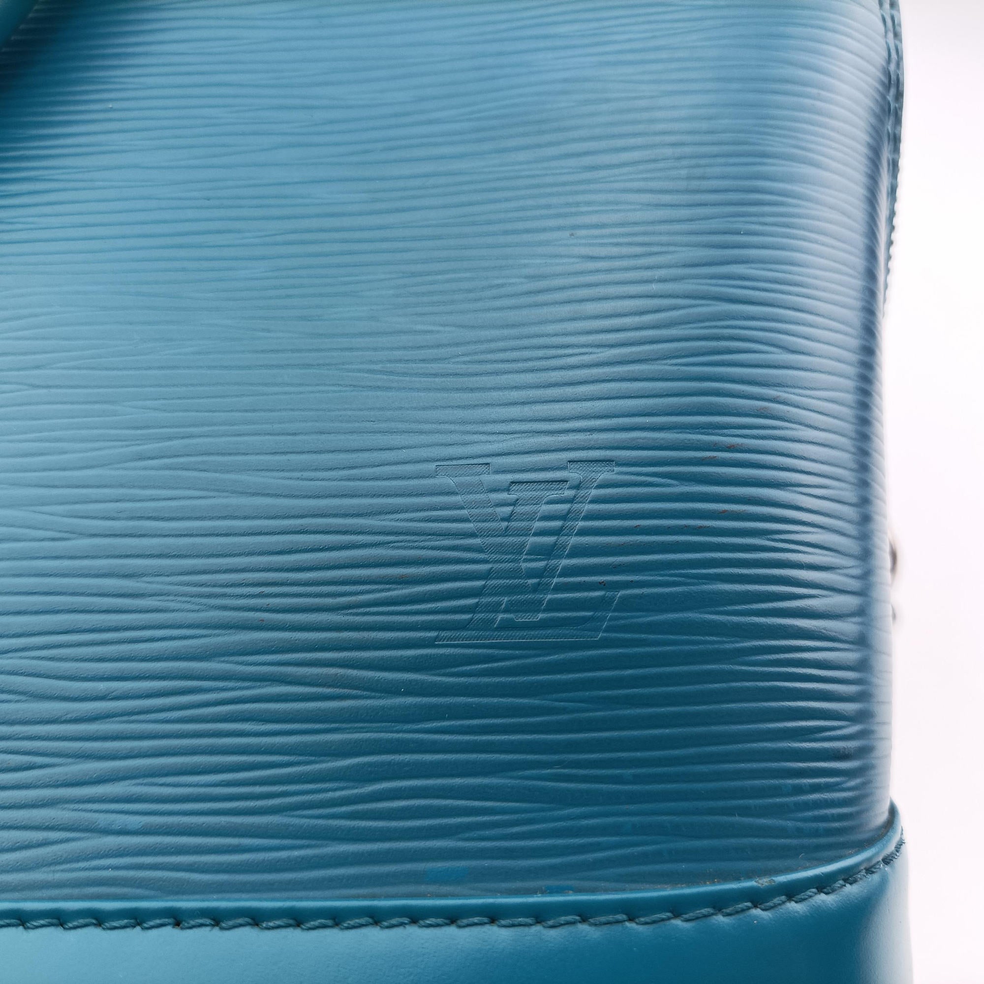Pre-owned Louis Vuitton Alma PM CYAN Epi M40624 handbag | stylenewstar
