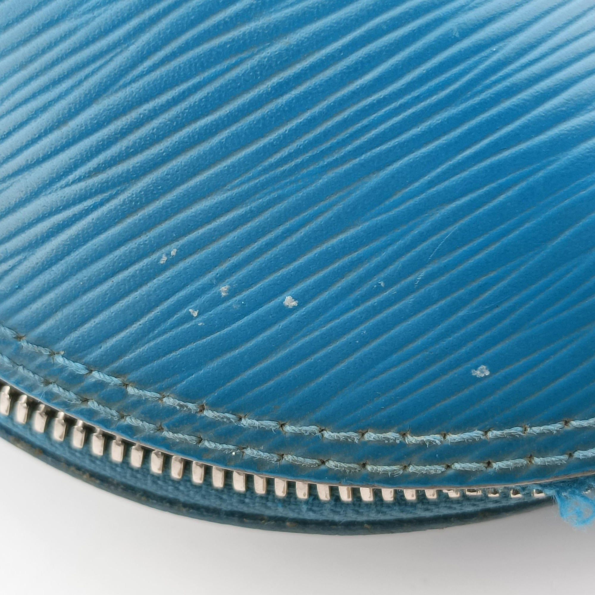 Pre-owned Louis Vuitton Alma PM CYAN Epi M40624 handbag | stylenewstar