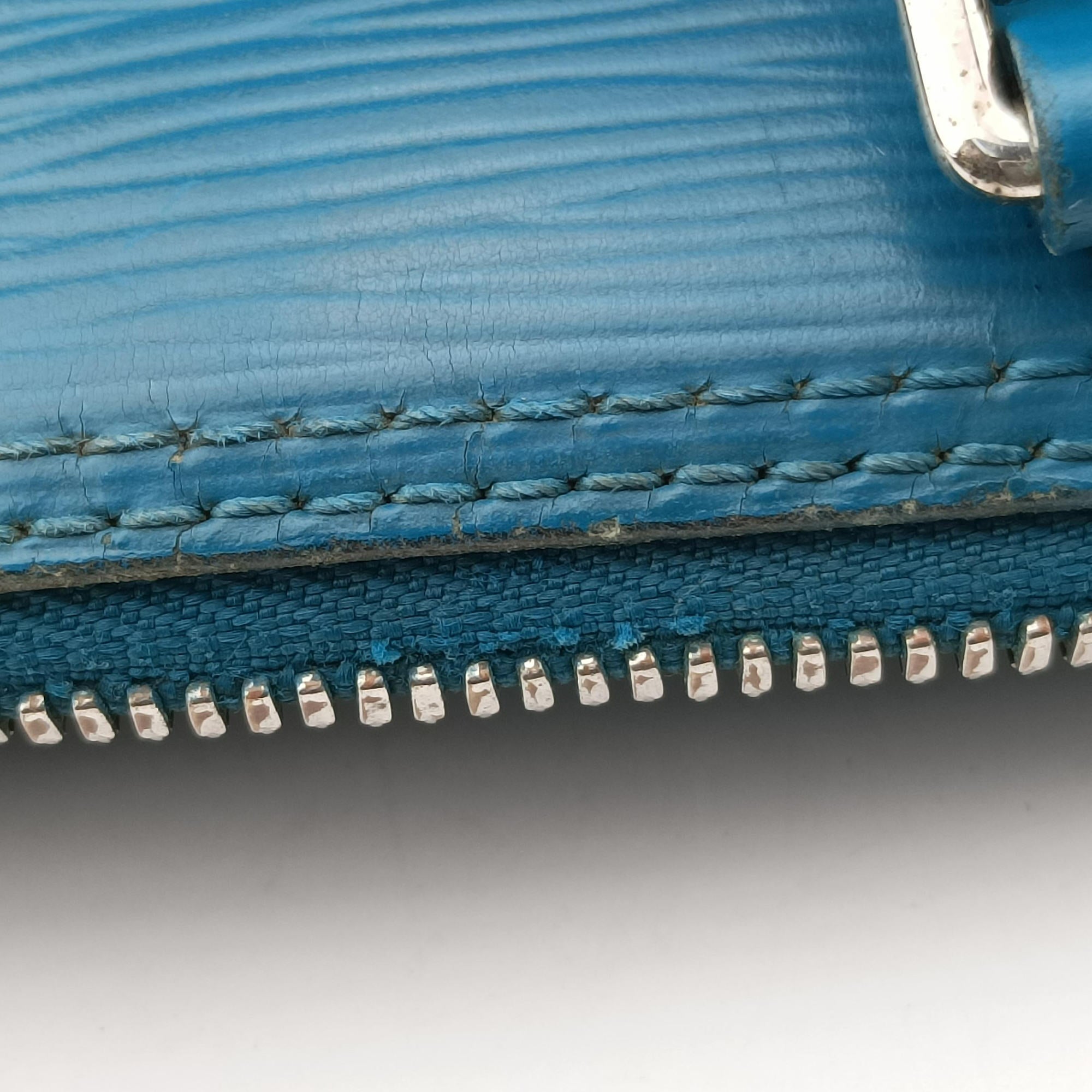 Pre-owned Louis Vuitton Alma PM CYAN Epi M40624 handbag | stylenewstar