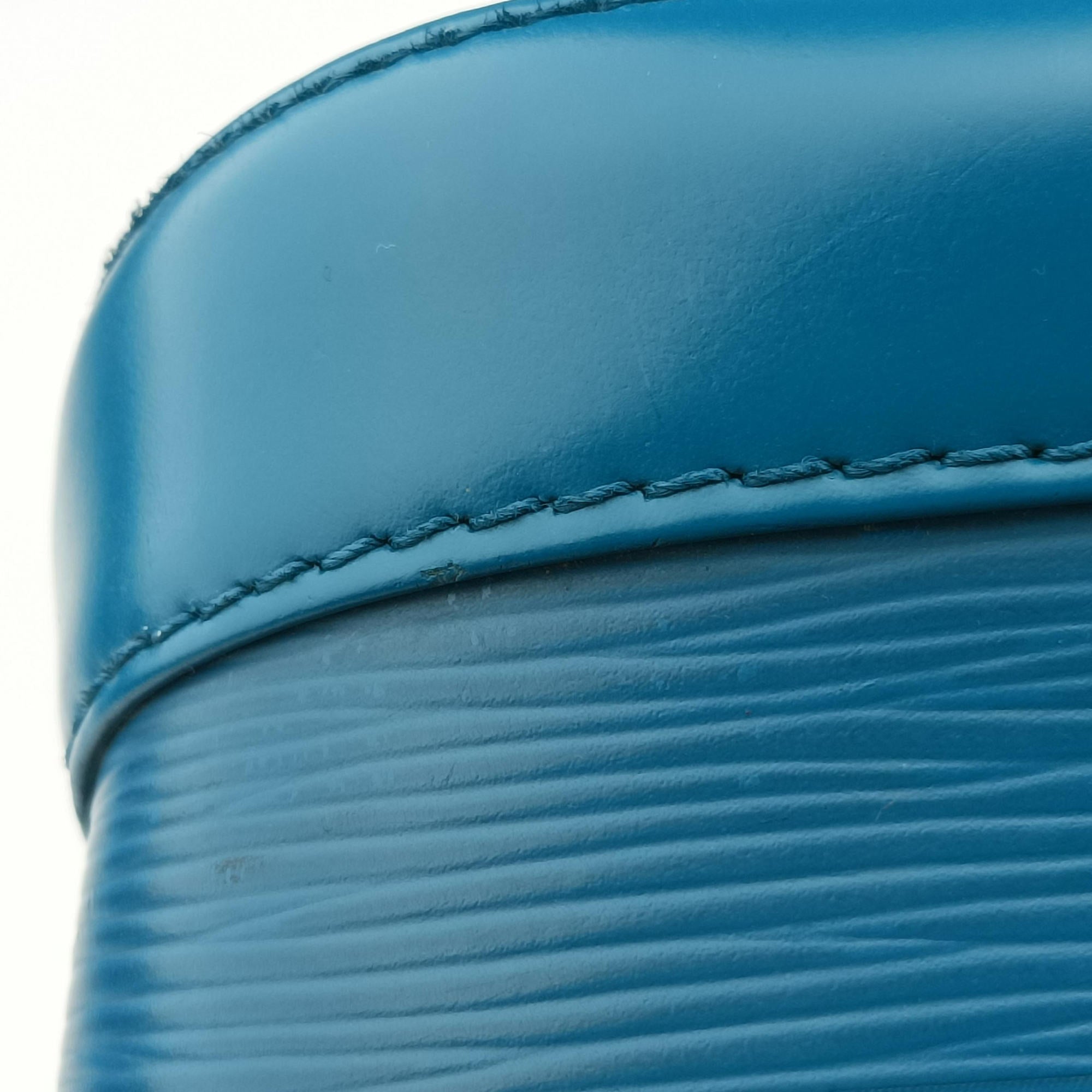 Pre-owned Louis Vuitton Alma PM CYAN Epi M40624 handbag | stylenewstar