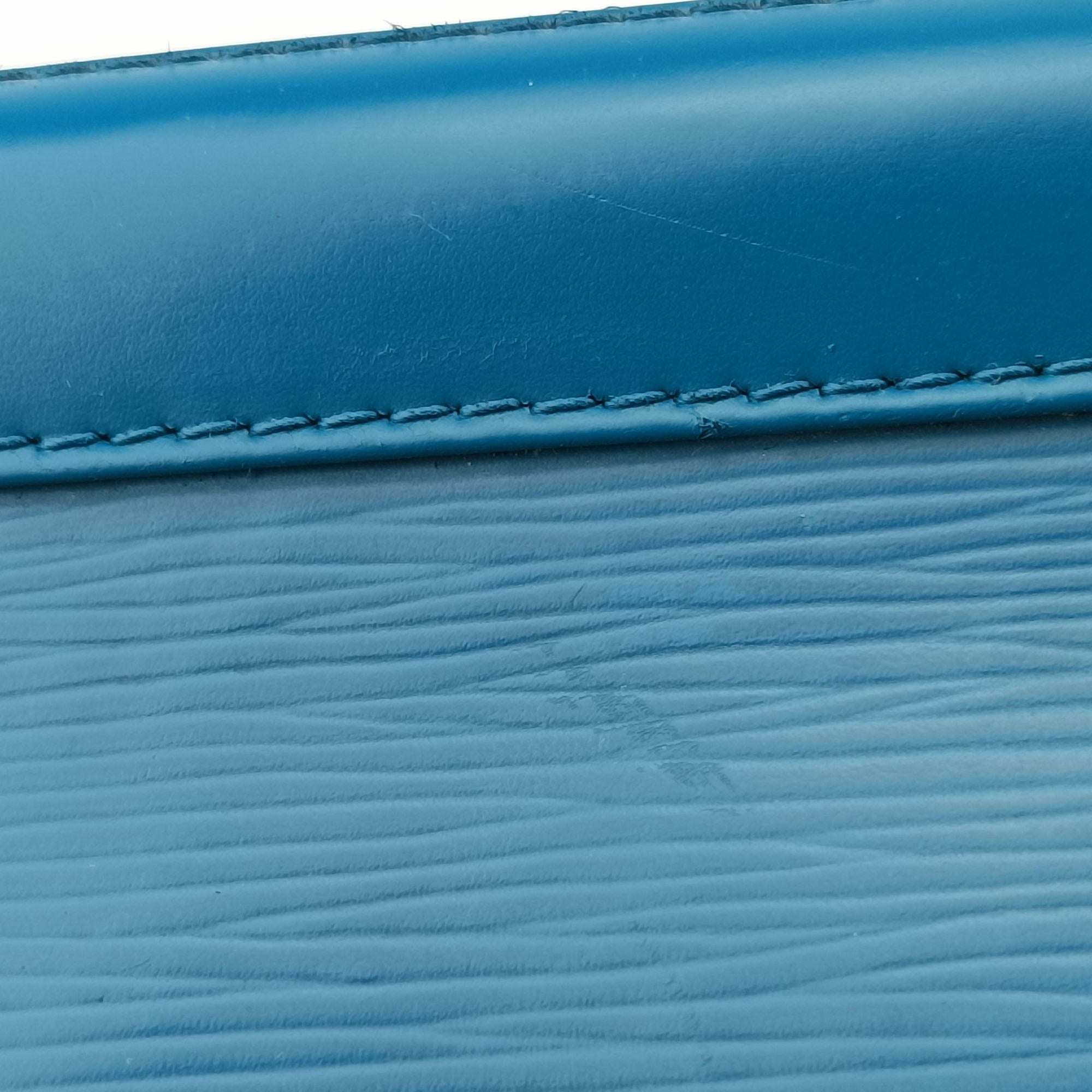 Pre-owned Louis Vuitton Alma PM CYAN Epi M40624 handbag | stylenewstar