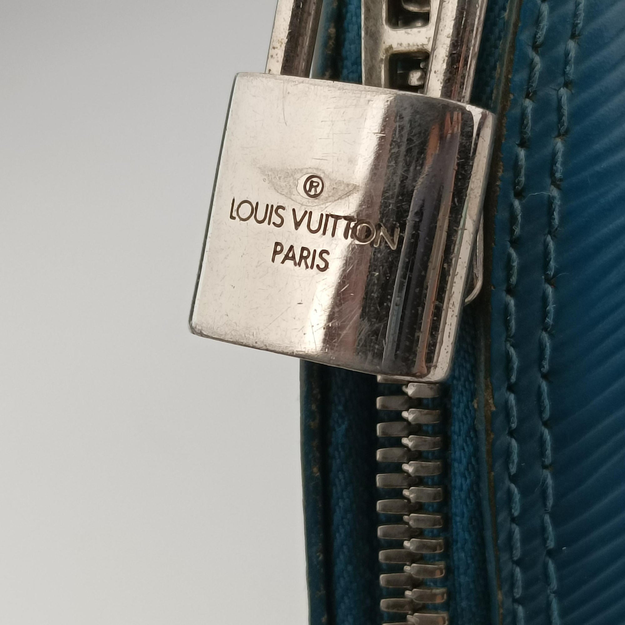 Pre-owned Louis Vuitton Alma PM CYAN Epi M40624 handbag | stylenewstar