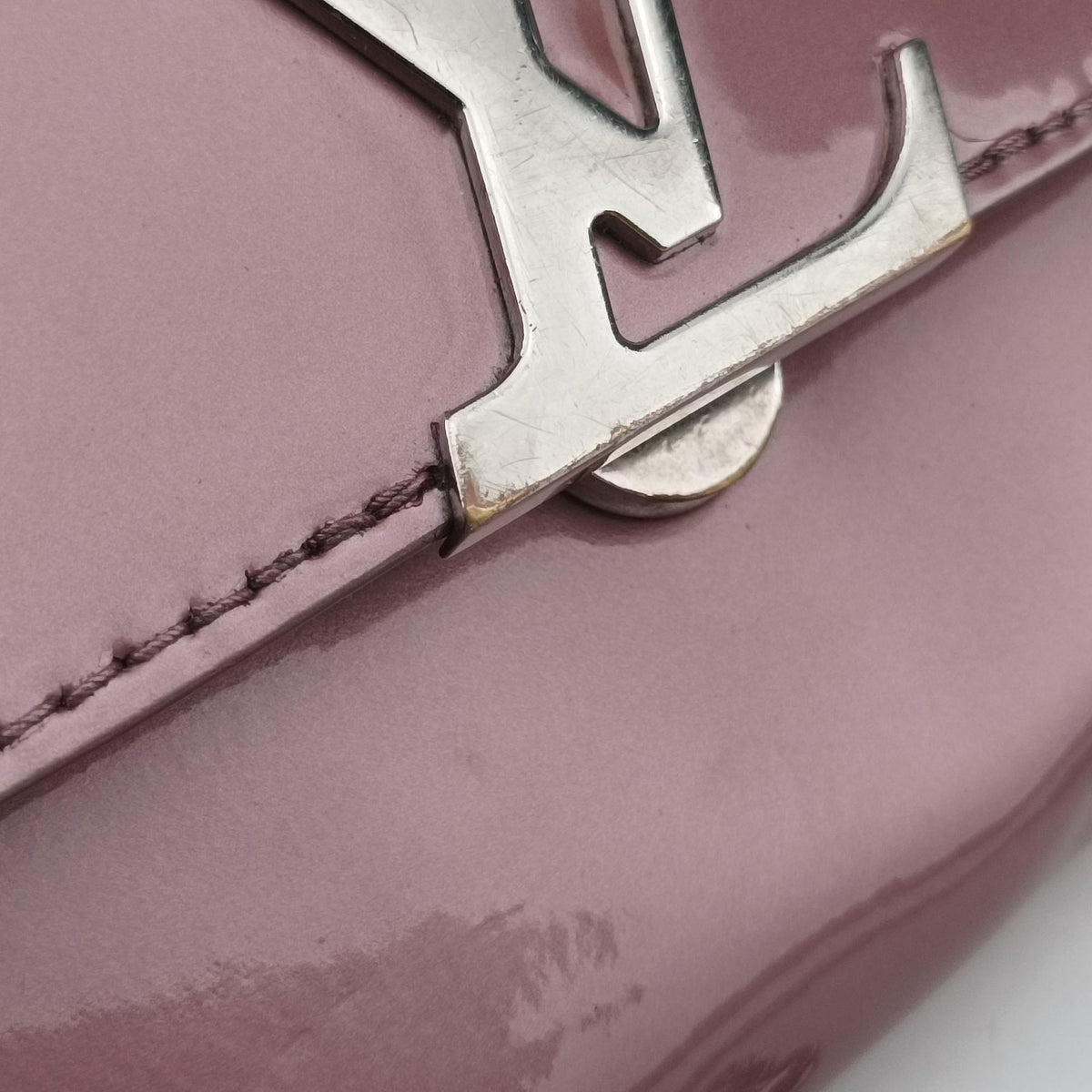 Pre-owned Louis Vuitton Pochette Louise PM Rose Indien Vernis M64550 shoulderbag | stylenewstar