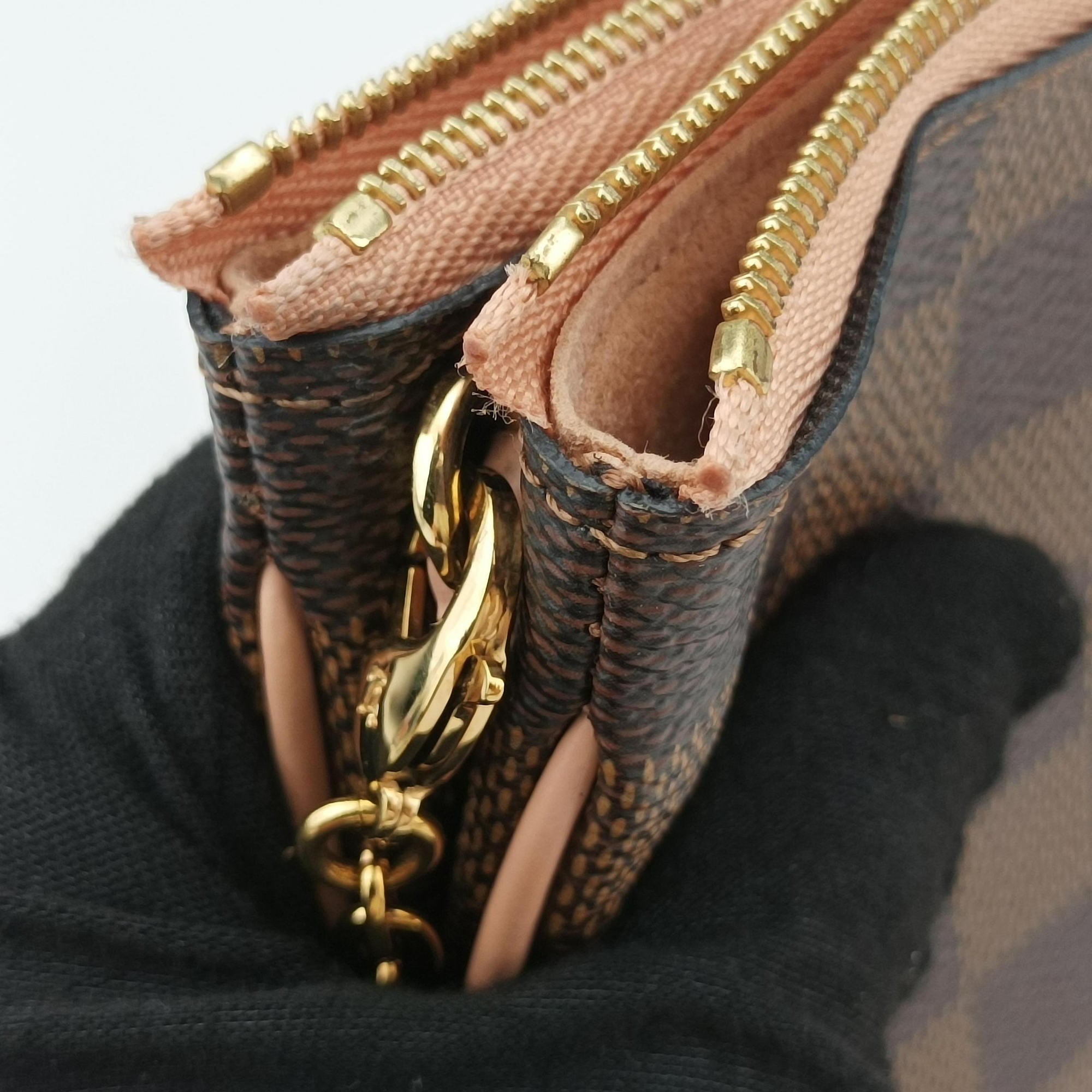 Secondhand Louis Vuitton Pochette Double Zip EBENE×Rose Ballerine Damier Canvas N60254 shoulderbag | stylenewstar