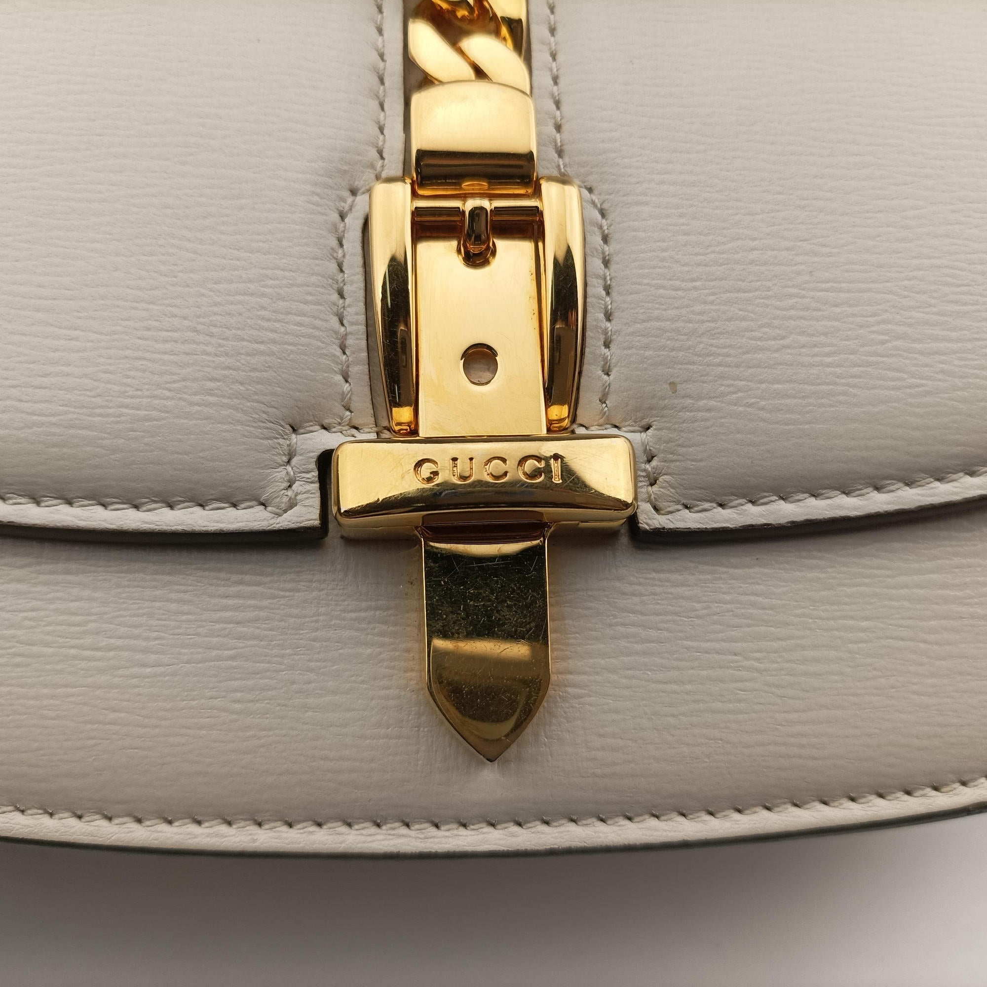 Pre-owned Gucci Sylvie 1969 Mini White Leather 615965 shoulderbag | stylenewstar