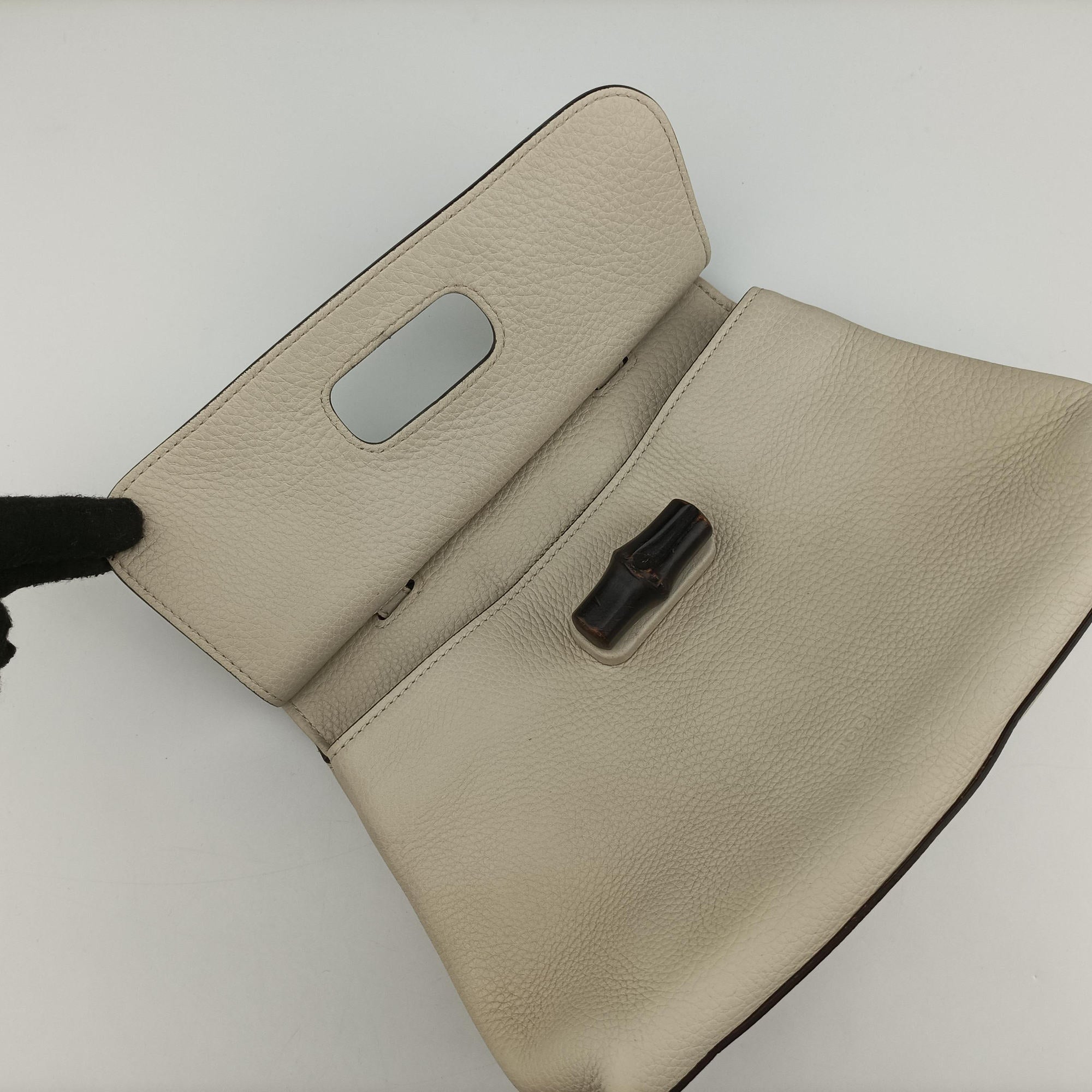 Pre-owned Gucci Bamboo Daily White Leather 370831 shoulderbag | stylenewstar