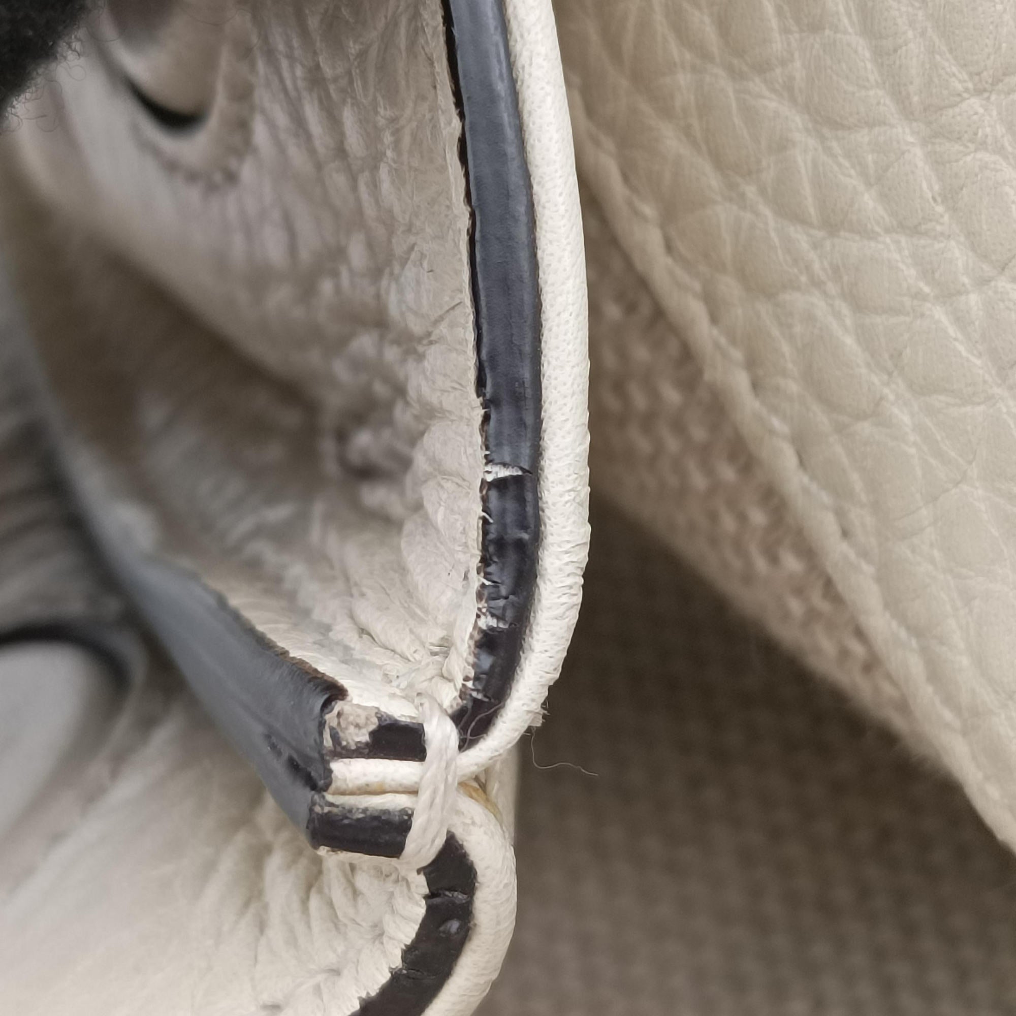 Pre-owned Gucci Bamboo Daily White Leather 370831 shoulderbag | stylenewstar